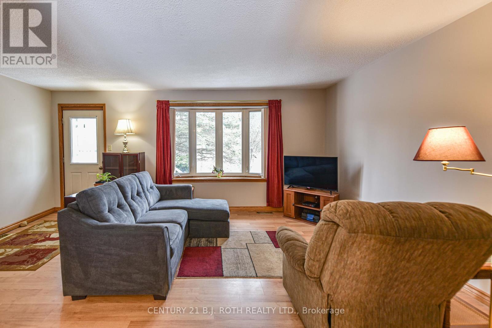 6046 Vasey Road, Tay, Ontario  L0L 1P0 - Photo 10 - S12099568