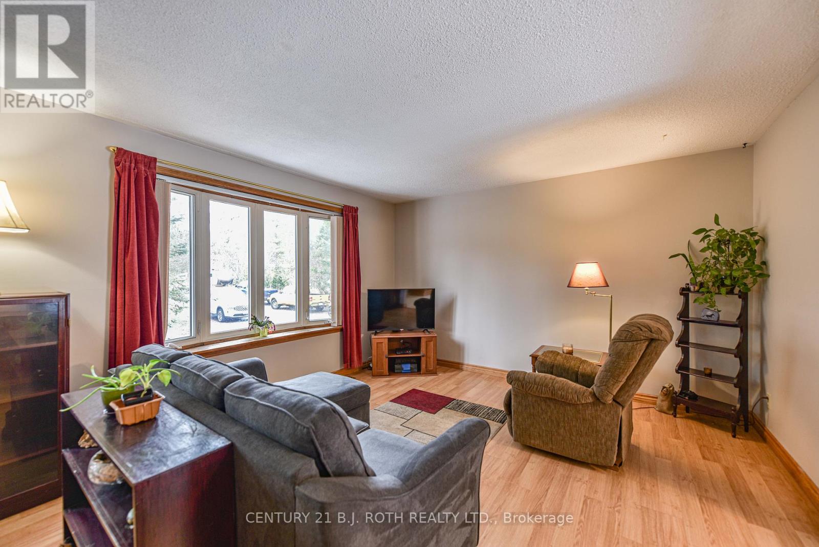 6046 Vasey Road, Tay, Ontario  L0L 1P0 - Photo 9 - S12099568