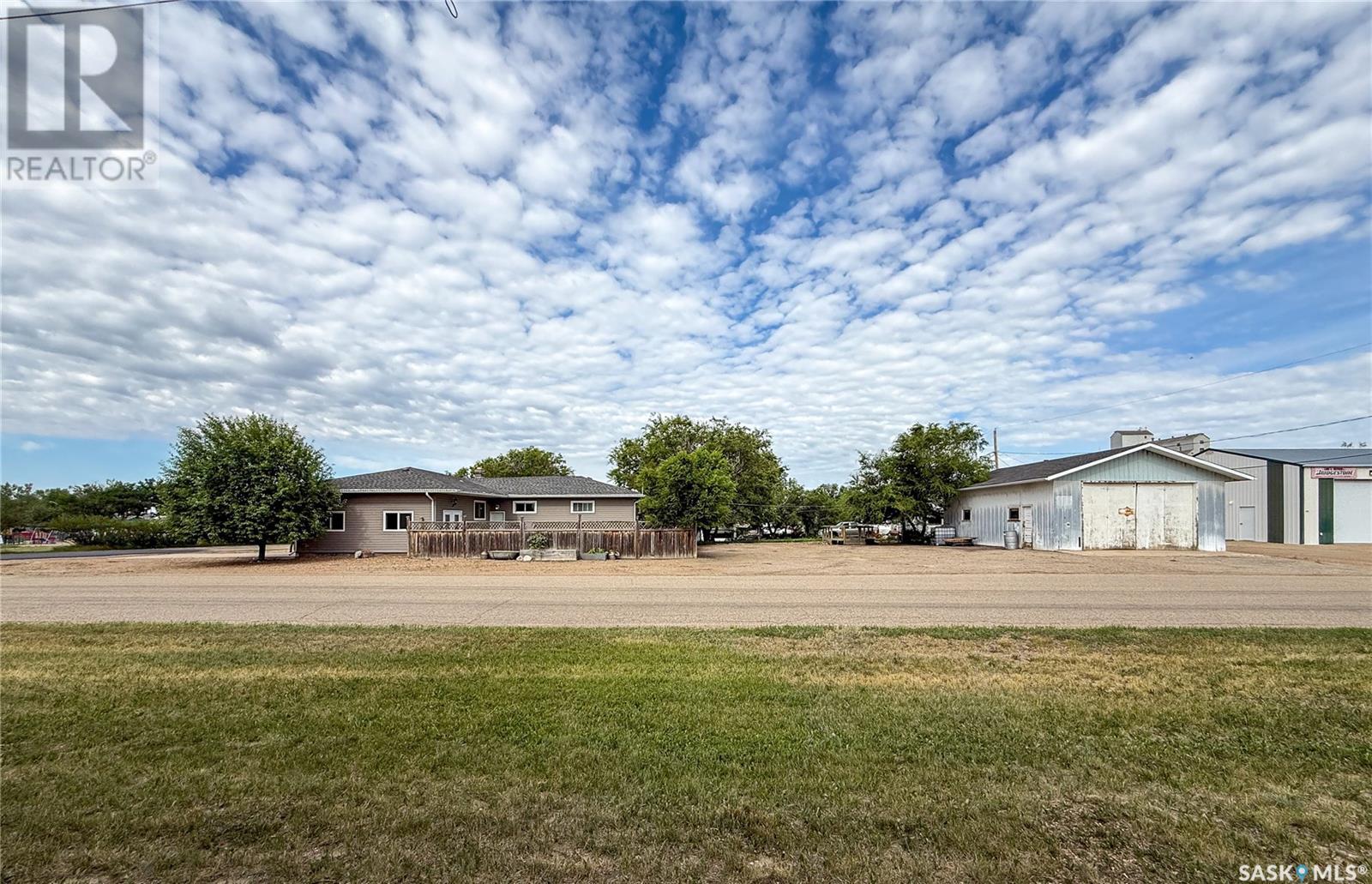 223 2nd AVENUE E, Frontier, Saskatchewan