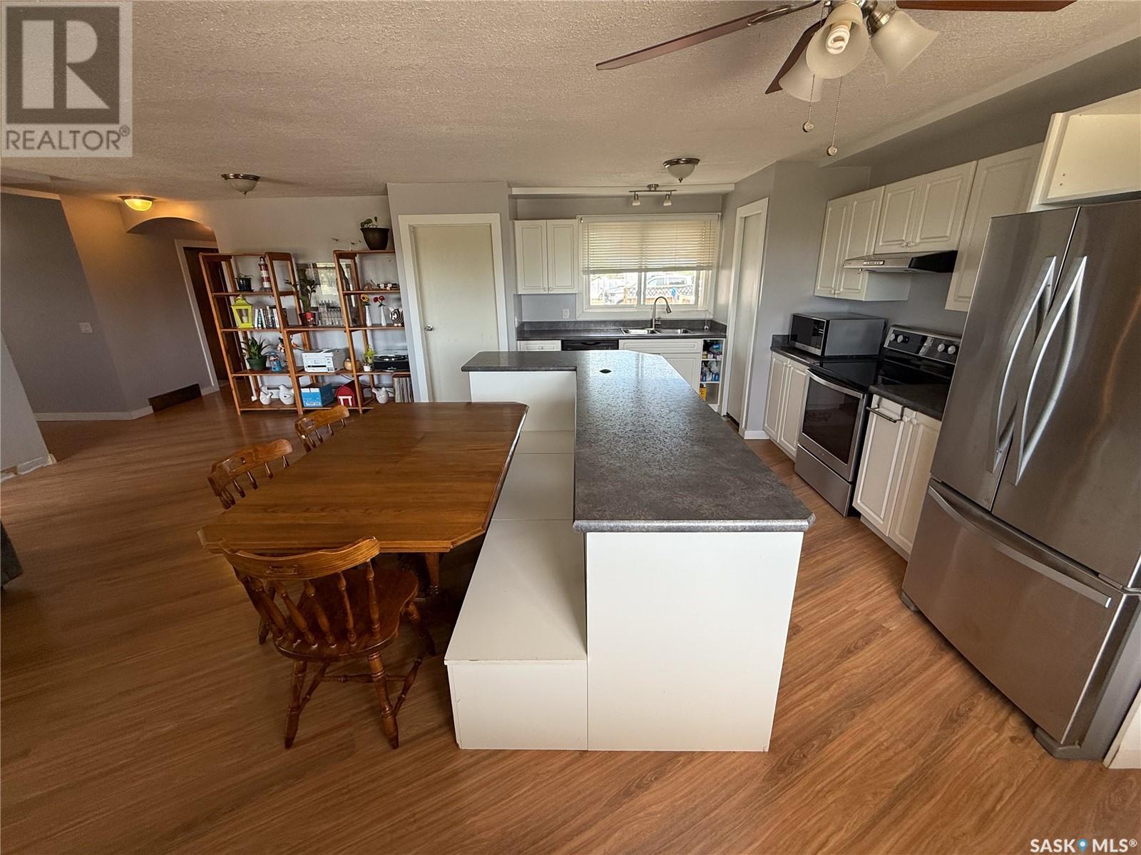 223 2nd Avenue E, Frontier, Saskatchewan  S0N 0W0 - Photo 19 - SK013102