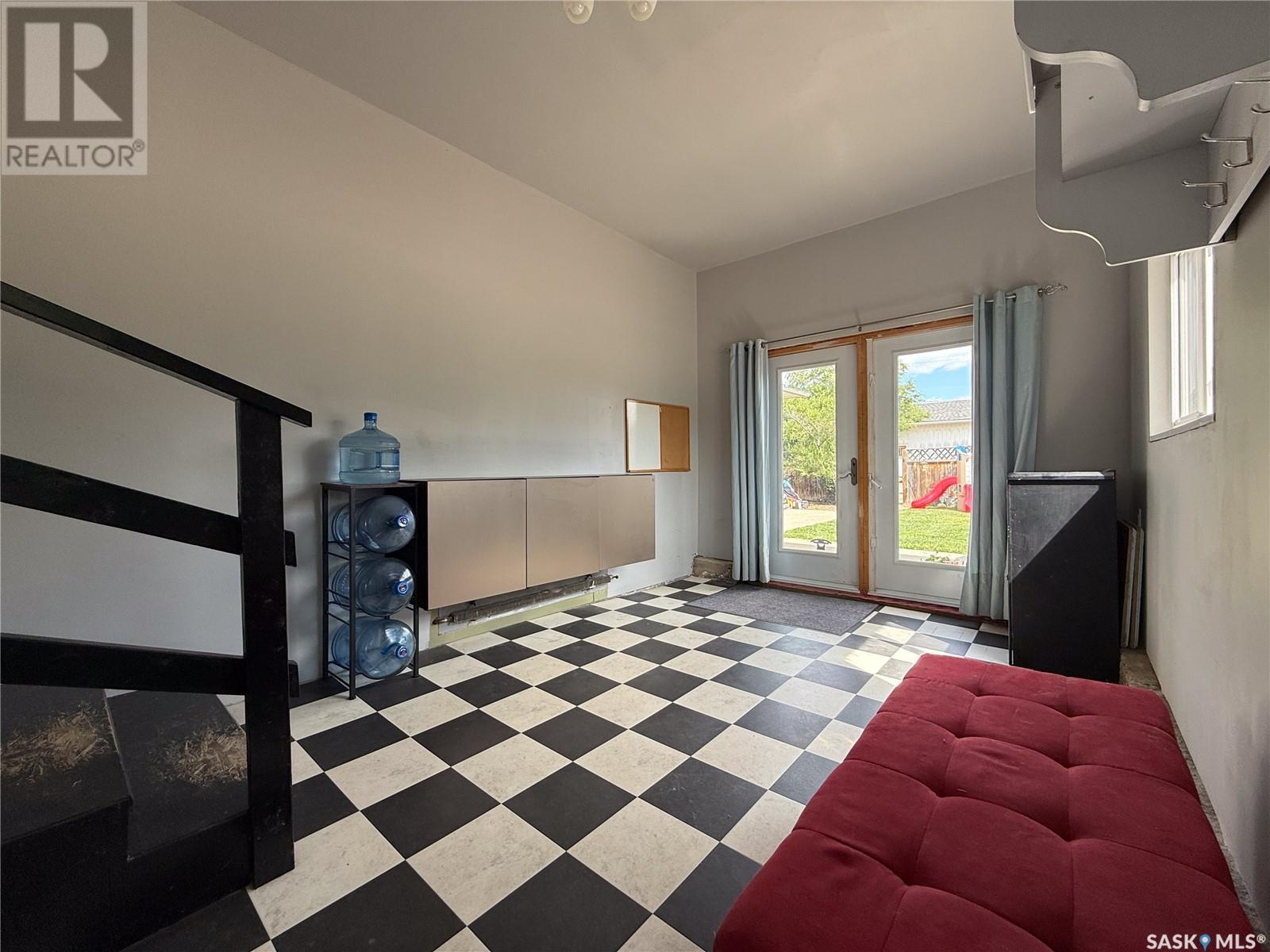 223 2nd Avenue E, Frontier, Saskatchewan  S0N 0W0 - Photo 38 - SK013102