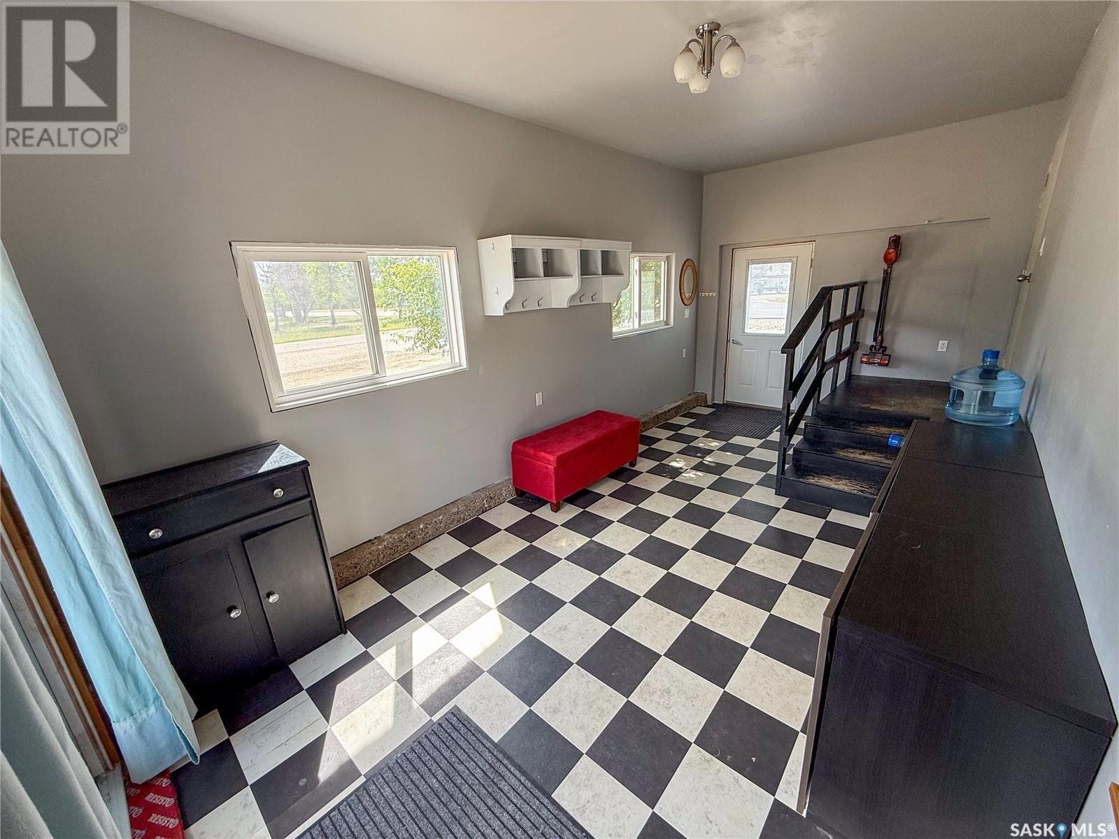 223 2nd Avenue E, Frontier, Saskatchewan  S0N 0W0 - Photo 39 - SK013102