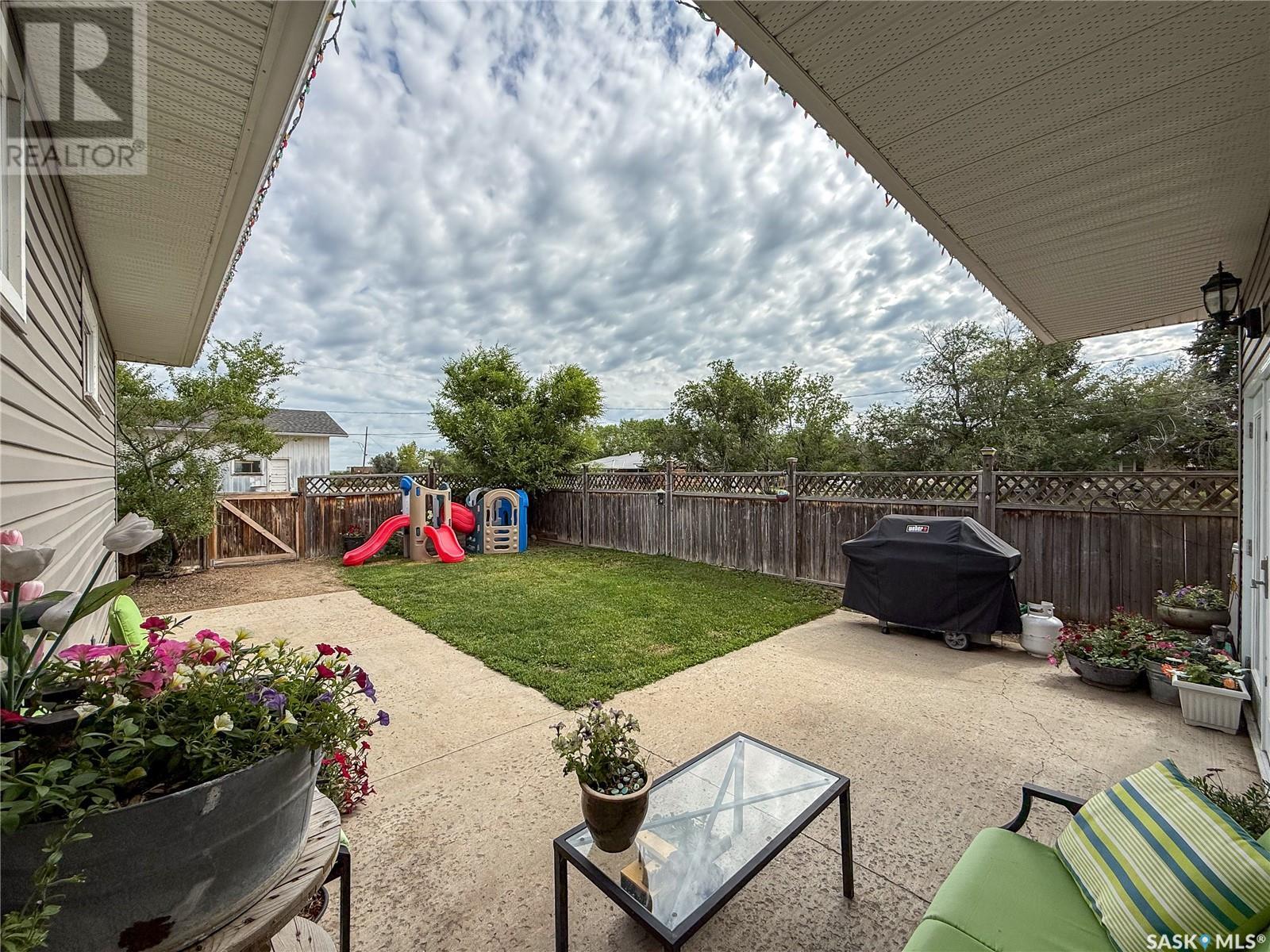 223 2nd Avenue E, Frontier, Saskatchewan  S0N 0W0 - Photo 40 - SK013102