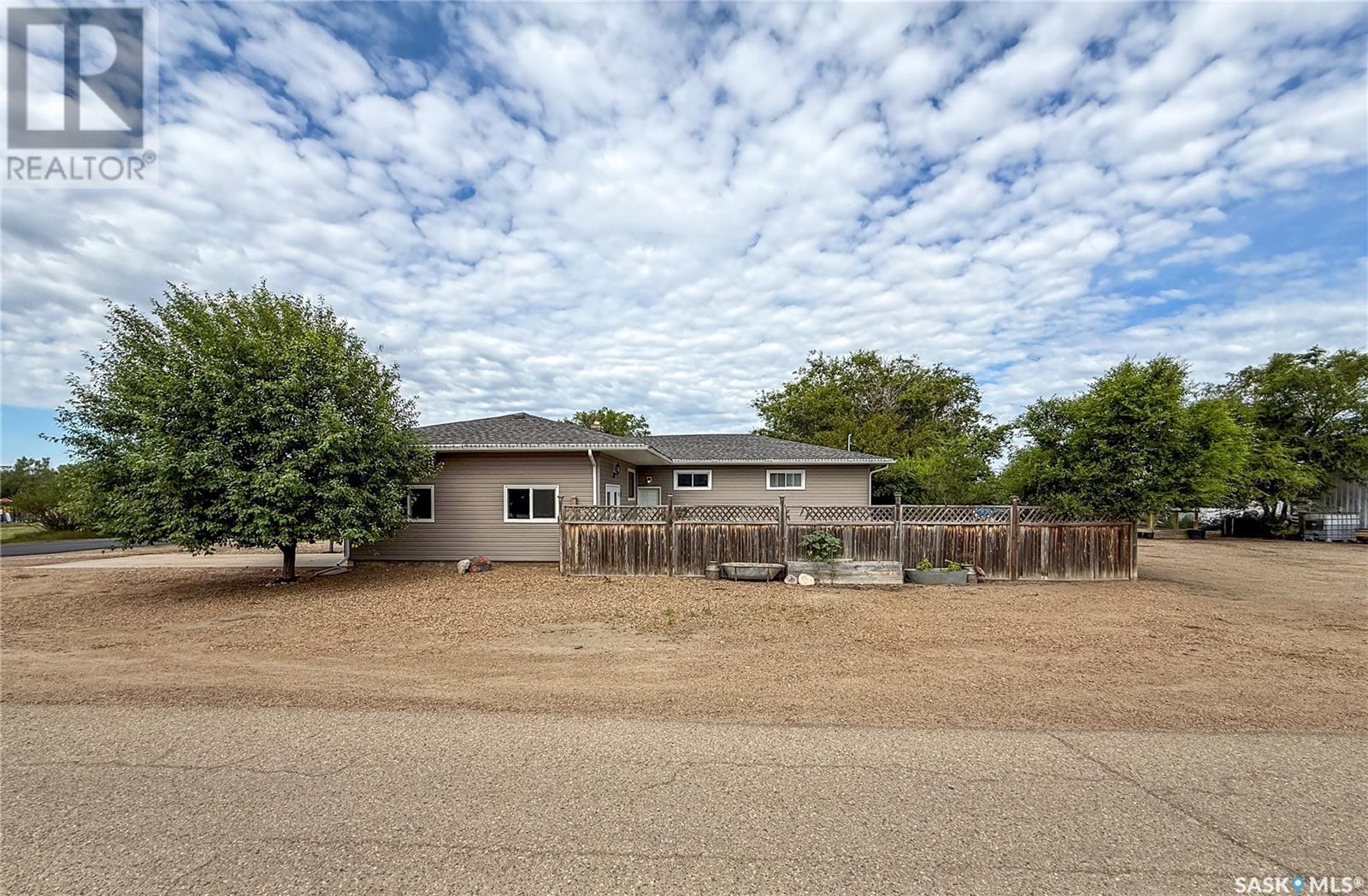 223 2nd Avenue E, Frontier, Saskatchewan  S0N 0W0 - Photo 43 - SK013102