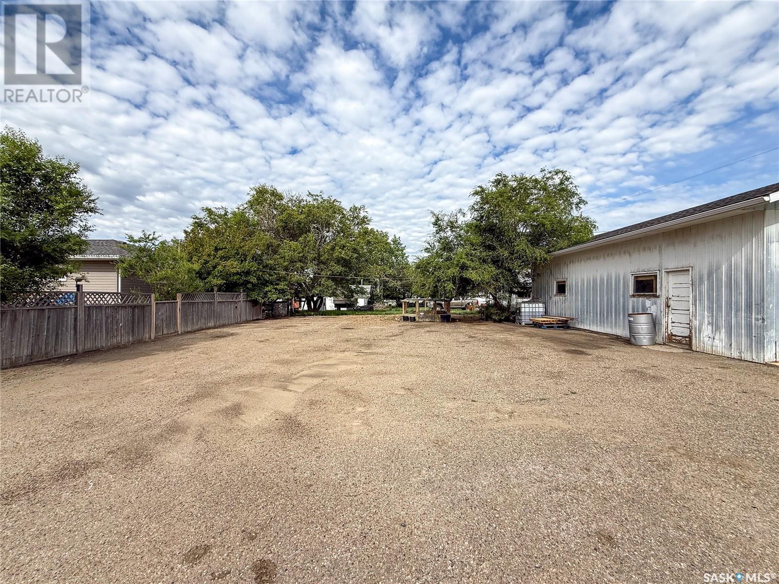 223 2nd Avenue E, Frontier, Saskatchewan  S0N 0W0 - Photo 44 - SK013102