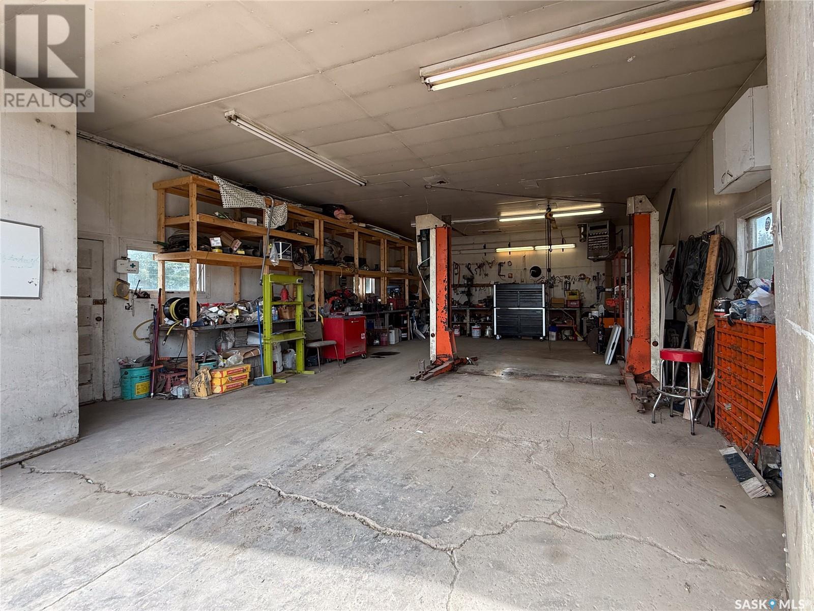 223 2nd Avenue E, Frontier, Saskatchewan  S0N 0W0 - Photo 48 - SK013102
