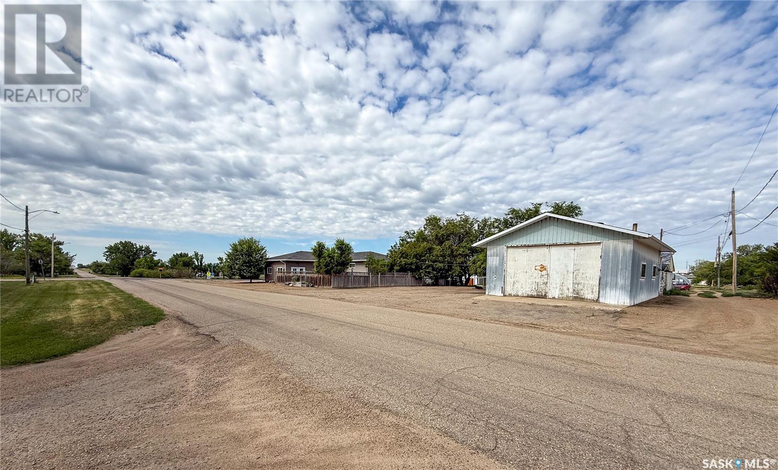 223 2nd Avenue E, Frontier, Saskatchewan  S0N 0W0 - Photo 50 - SK013102