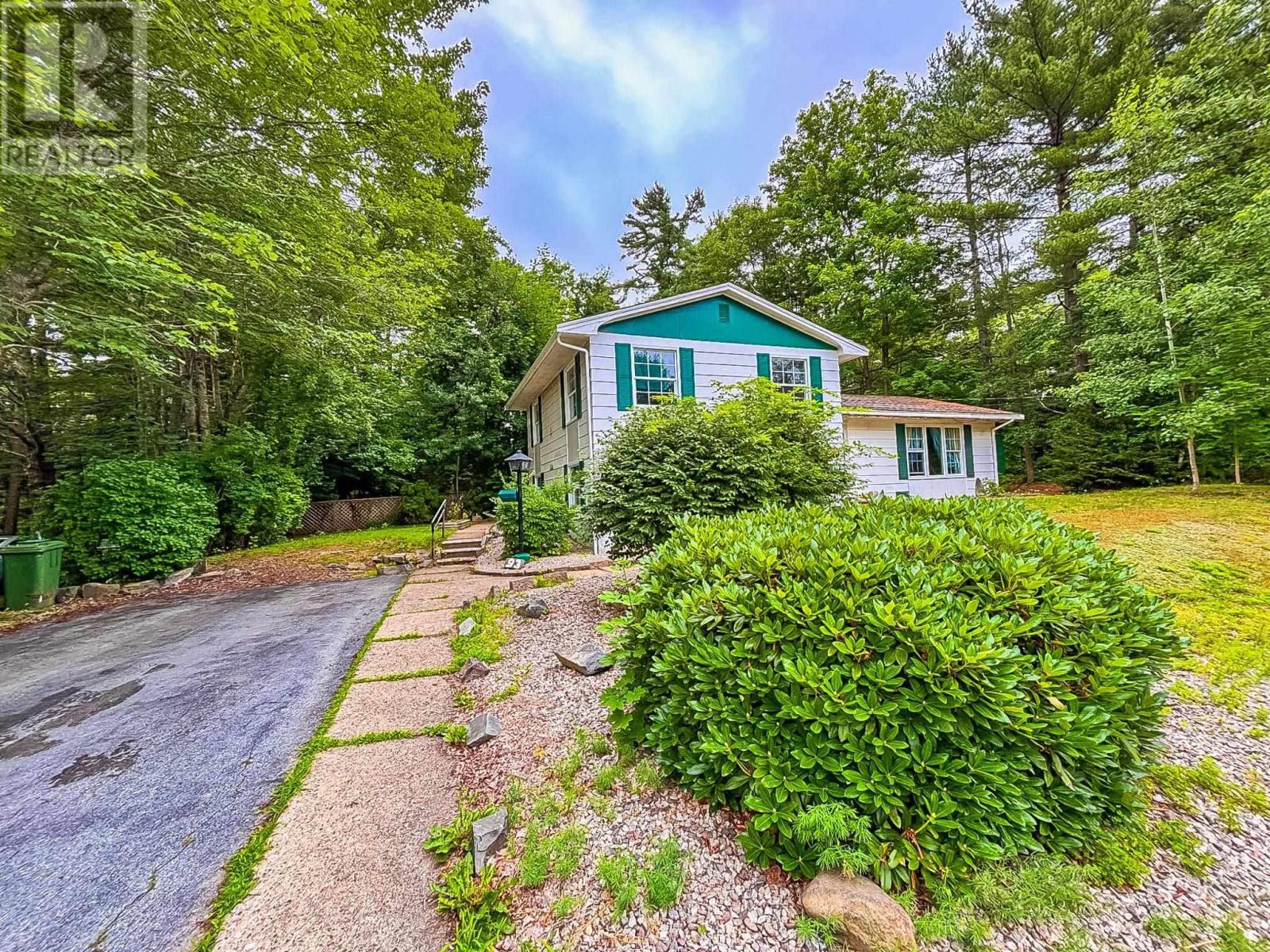 Property at 93 Parkdale Avenue image 3