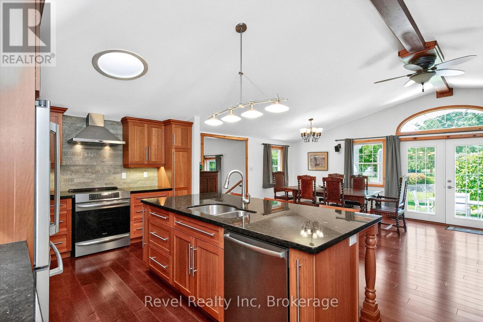 Property at 33 BELCOURT CRESCENT image 4