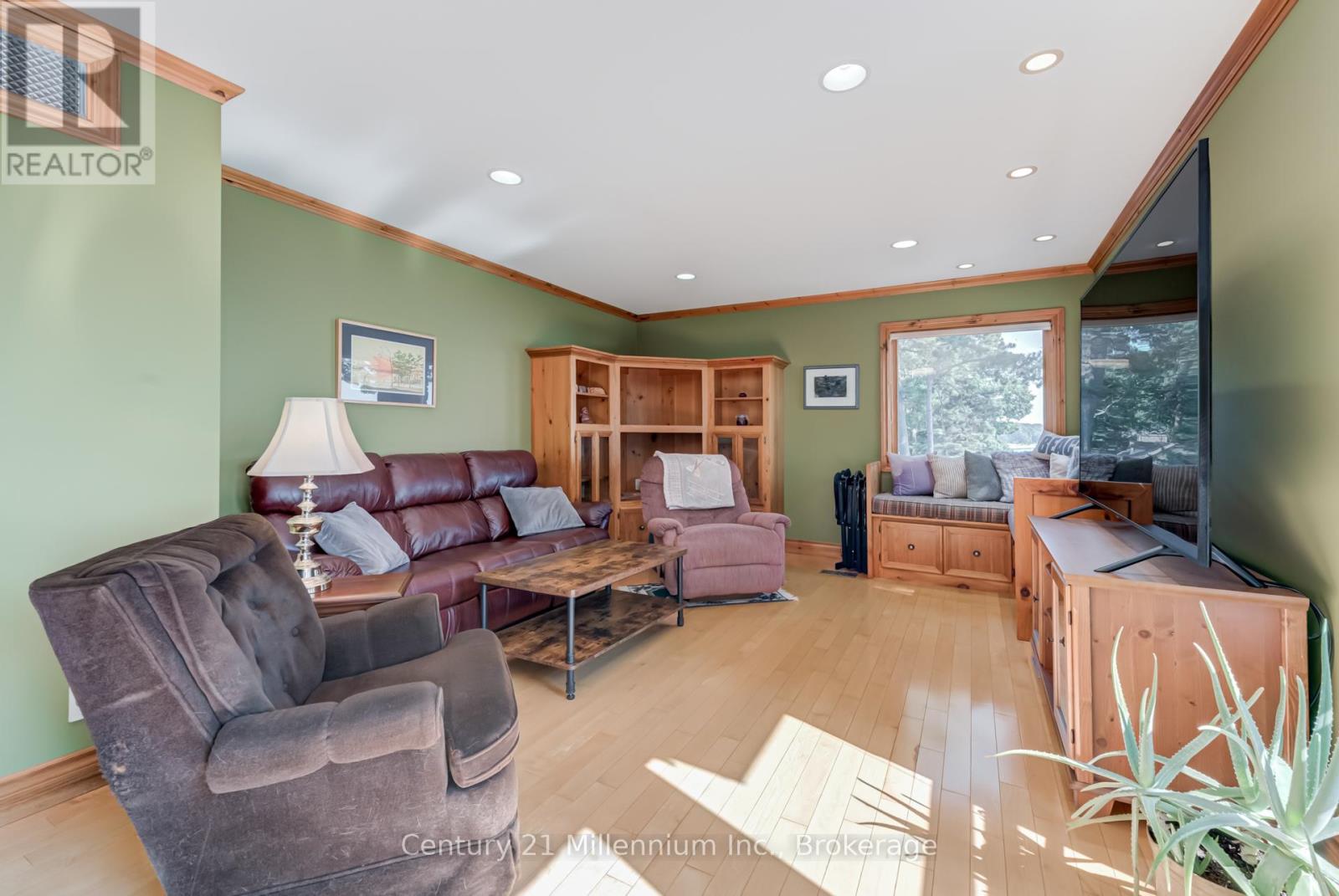 8 Willow Drive, Tiny, Ontario  L0L 1P1 - Photo 13 - S12294405