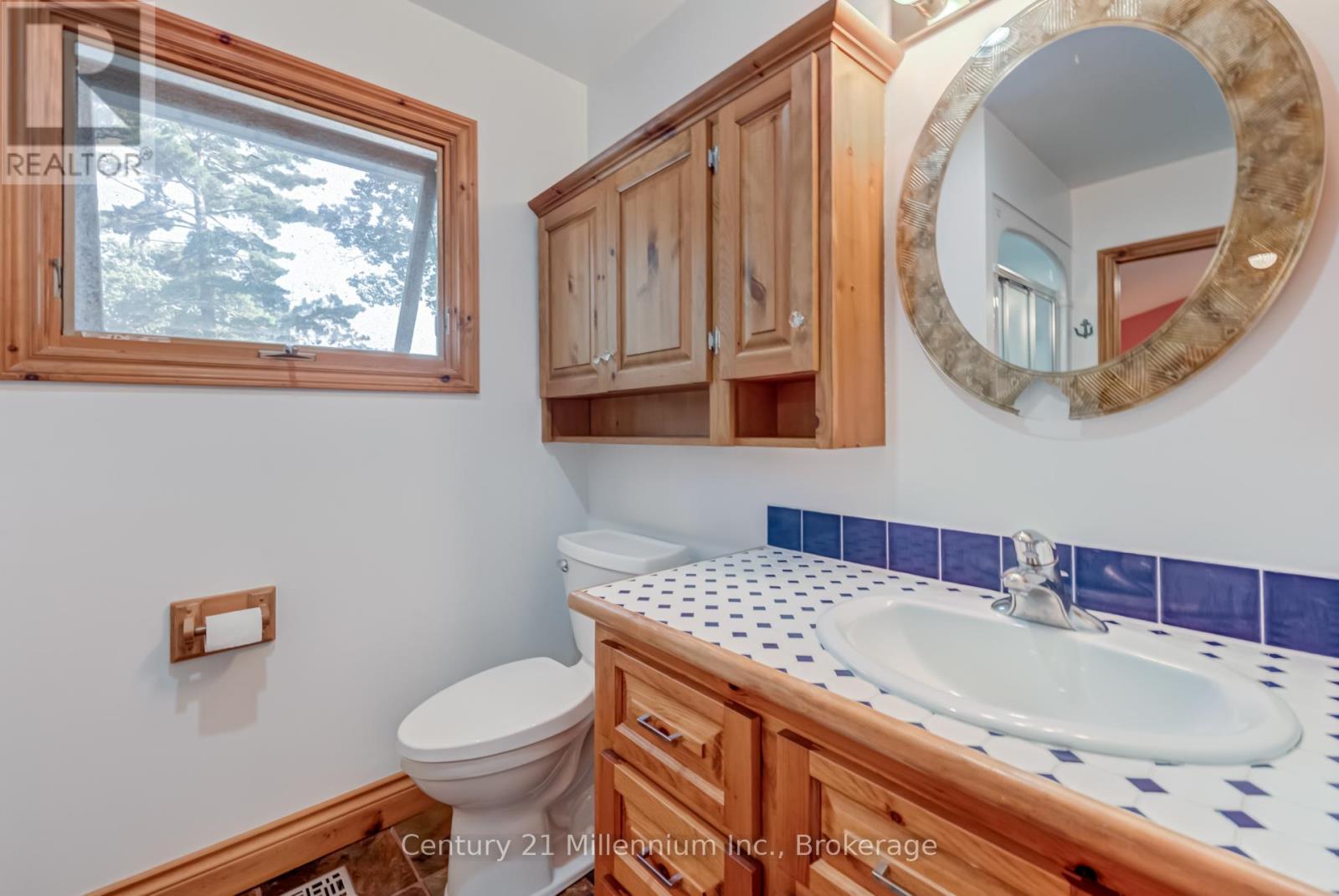 8 Willow Drive, Tiny, Ontario  L0L 1P1 - Photo 15 - S12294405