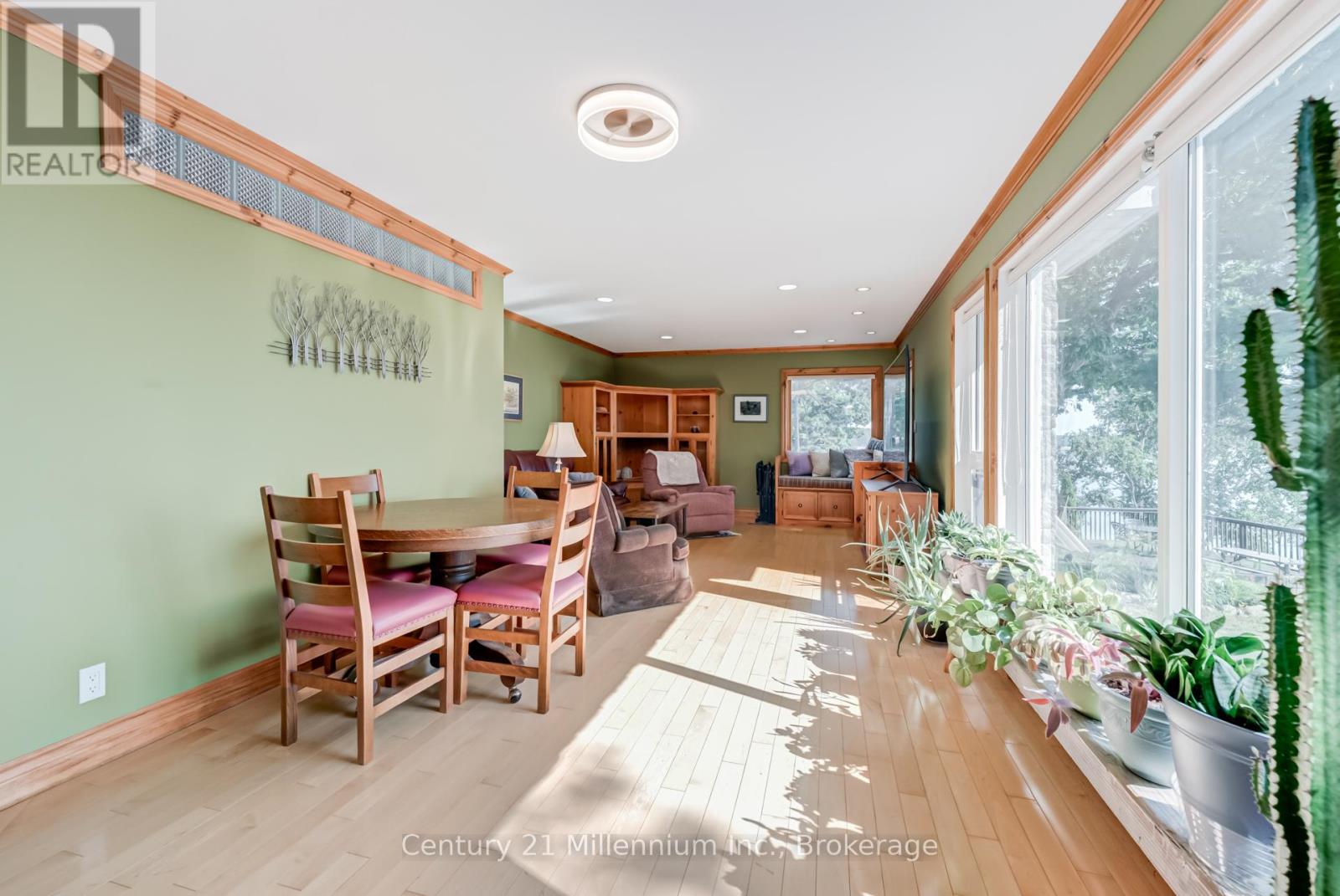 8 Willow Drive, Tiny, Ontario  L0L 1P1 - Photo 12 - S12294405