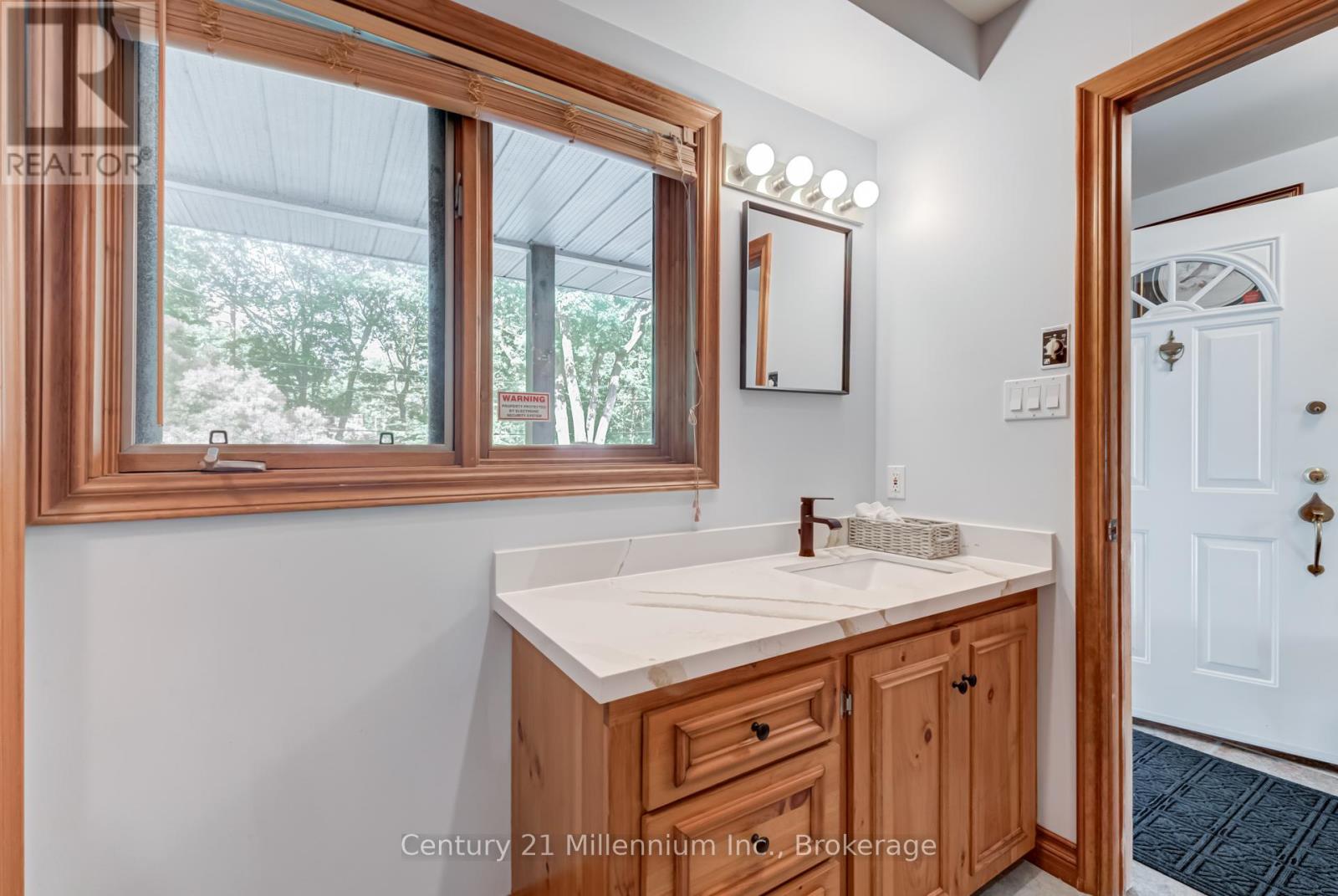 8 Willow Drive, Tiny, Ontario  L0L 1P1 - Photo 18 - S12294405