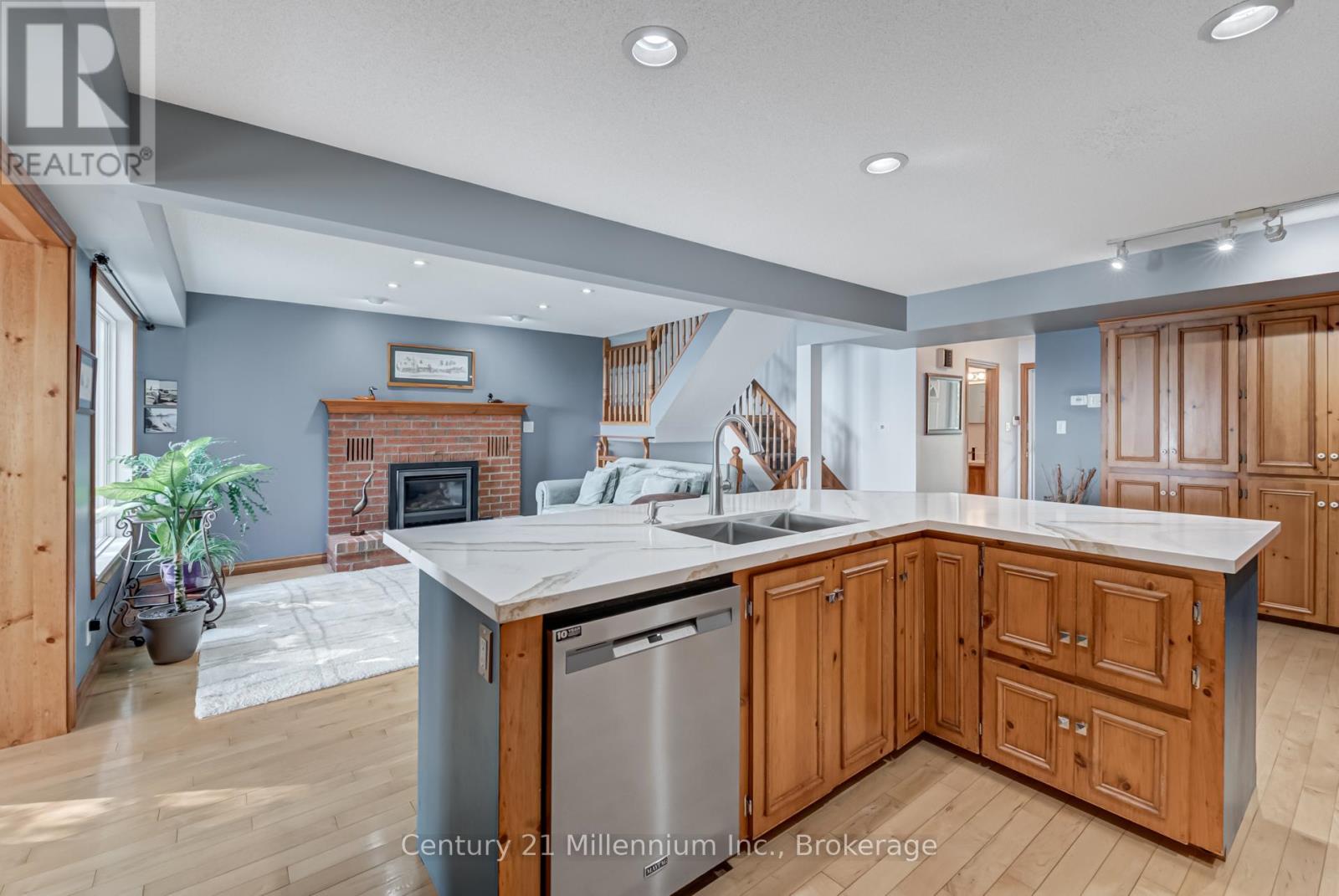 8 Willow Drive, Tiny, Ontario  L0L 1P1 - Photo 10 - S12294405