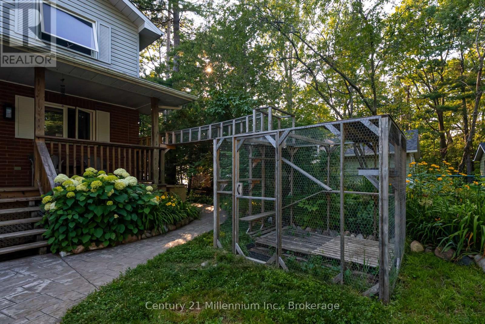 8 Willow Drive, Tiny, Ontario  L0L 1P1 - Photo 3 - S12294405