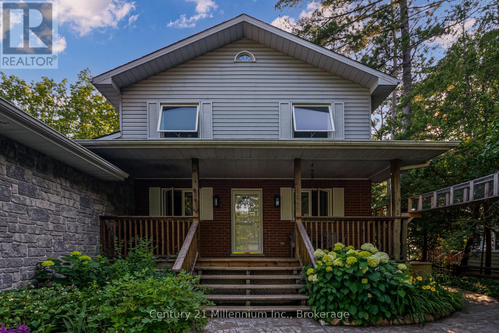 8 Willow Drive, Tiny, Ontario  L0L 1P1 - Photo 2 - S12294405