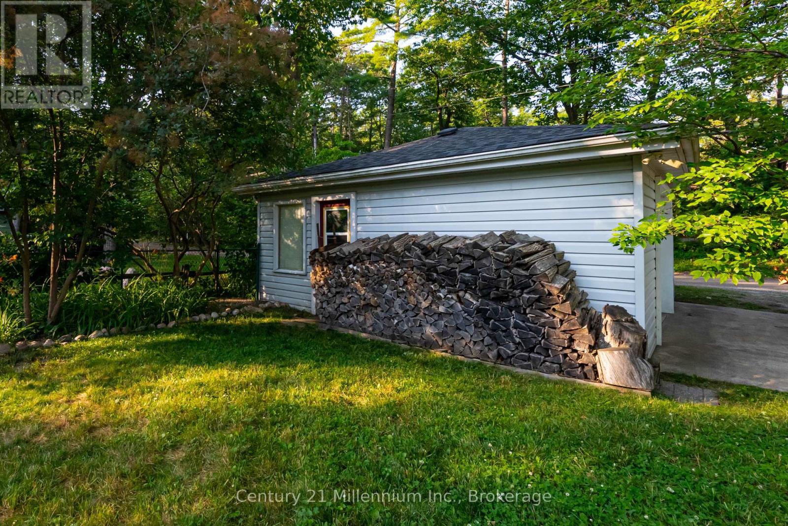 8 Willow Drive, Tiny, Ontario  L0L 1P1 - Photo 4 - S12294405
