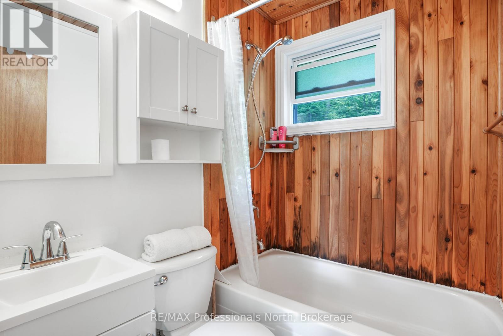 1051 Hawthorne Drive, Dysart Et Al, Ontario  K0L 1M1 - Photo 13 - X12294379