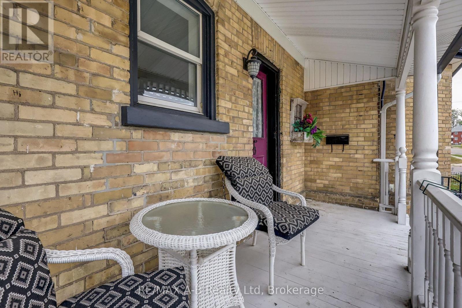 246 Wellington Street, Stratford, Ontario  N5A 2L6 - Photo 12 - X12294414