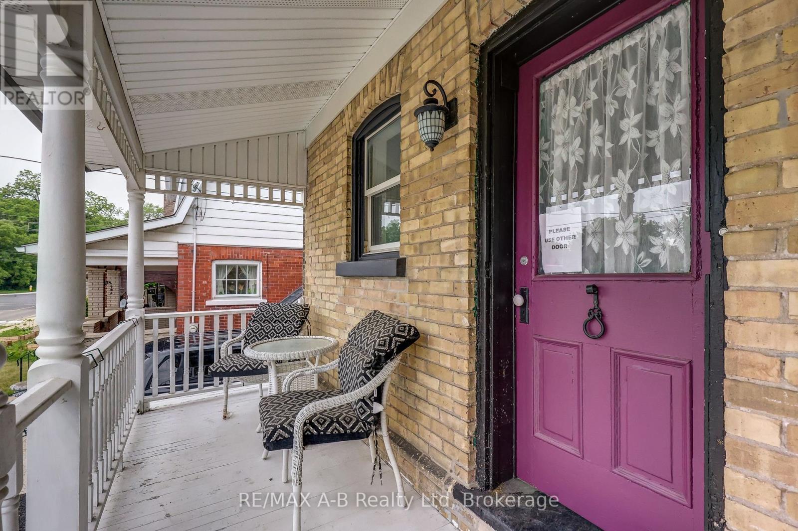 246 Wellington Street, Stratford, Ontario  N5A 2L6 - Photo 11 - X12294414