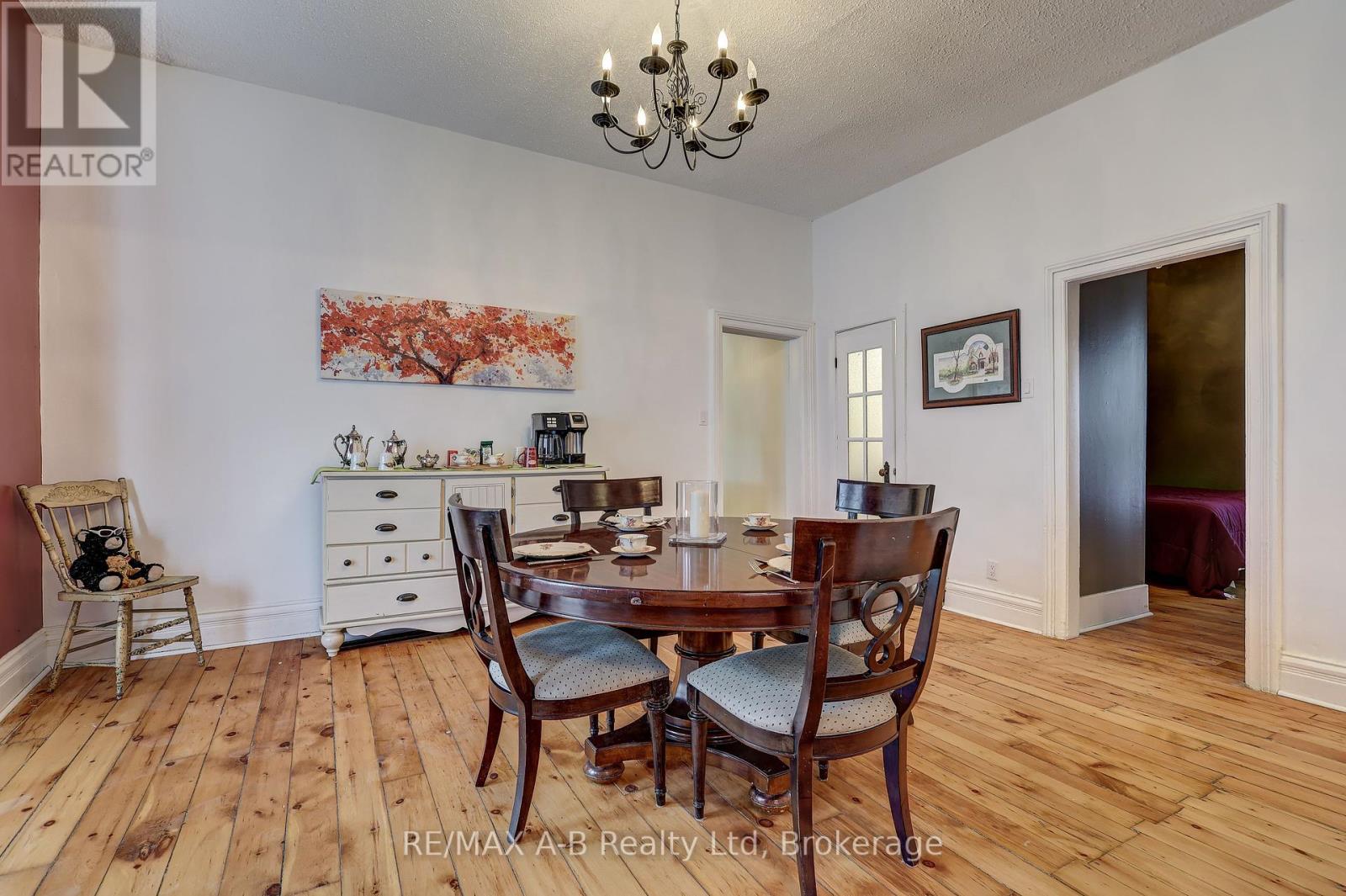 246 Wellington Street, Stratford, Ontario  N5A 2L6 - Photo 22 - X12294414