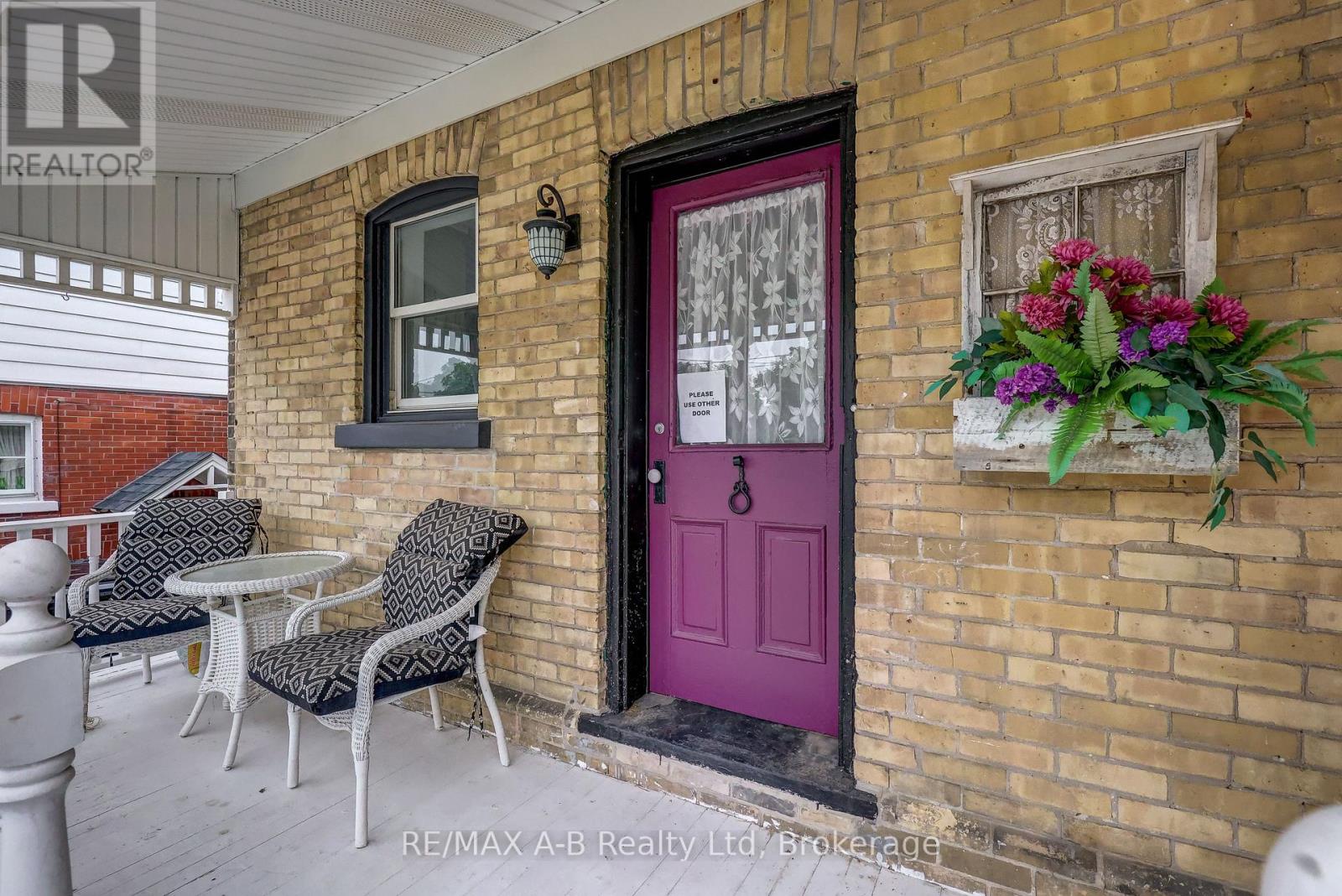 246 Wellington Street, Stratford, Ontario  N5A 2L6 - Photo 10 - X12294414