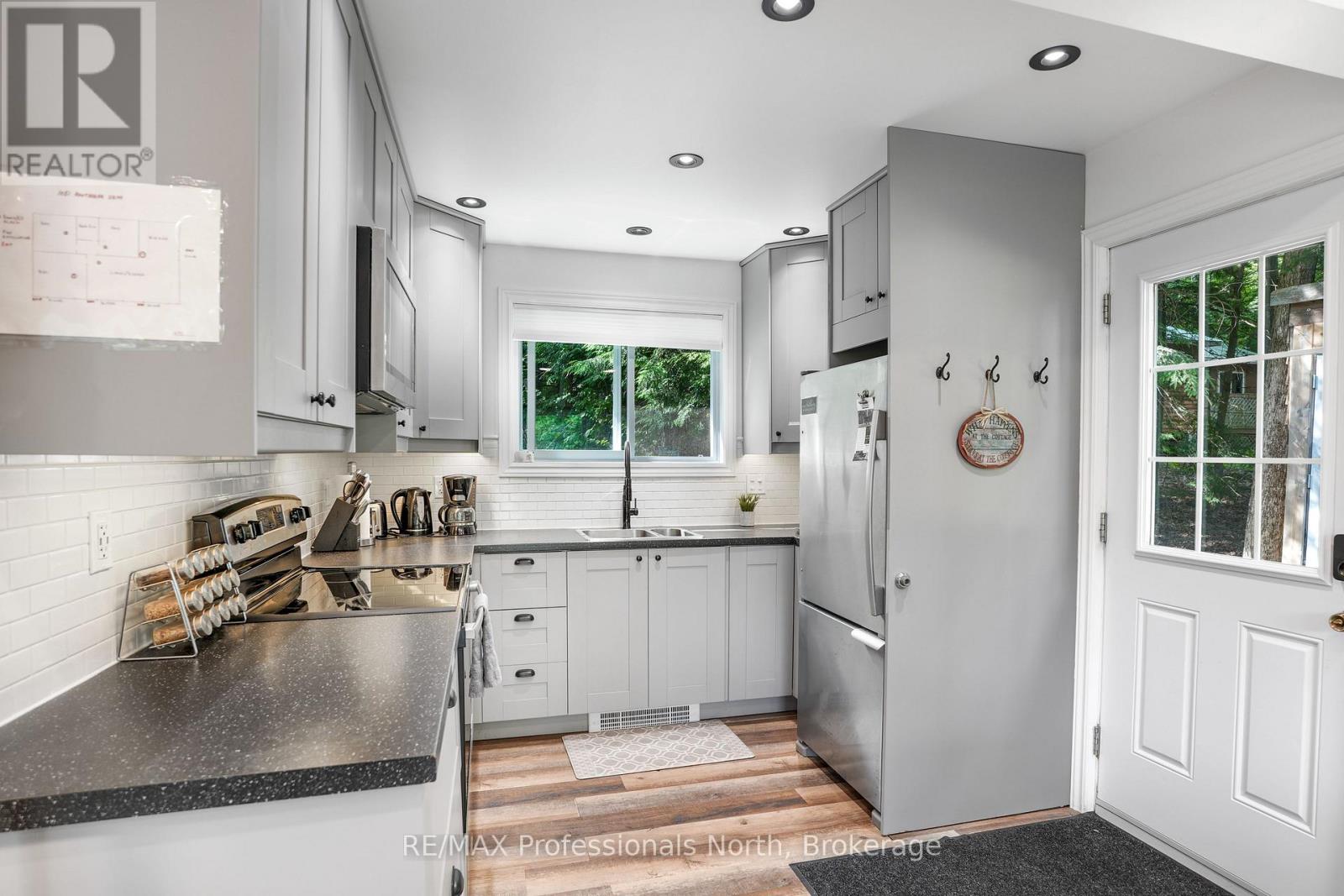 1051 Hawthorne Drive, Dysart Et Al, Ontario  K0L 1M1 - Photo 6 - X12294379