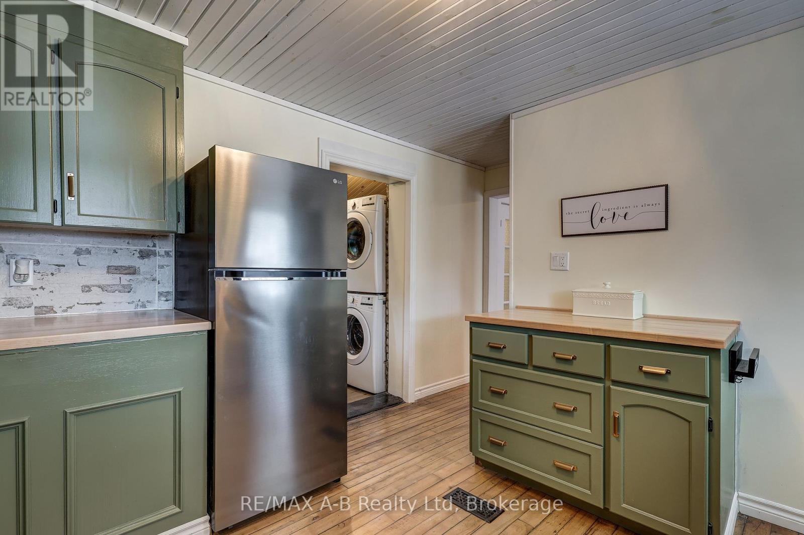 246 Wellington Street, Stratford, Ontario  N5A 2L6 - Photo 33 - X12294414