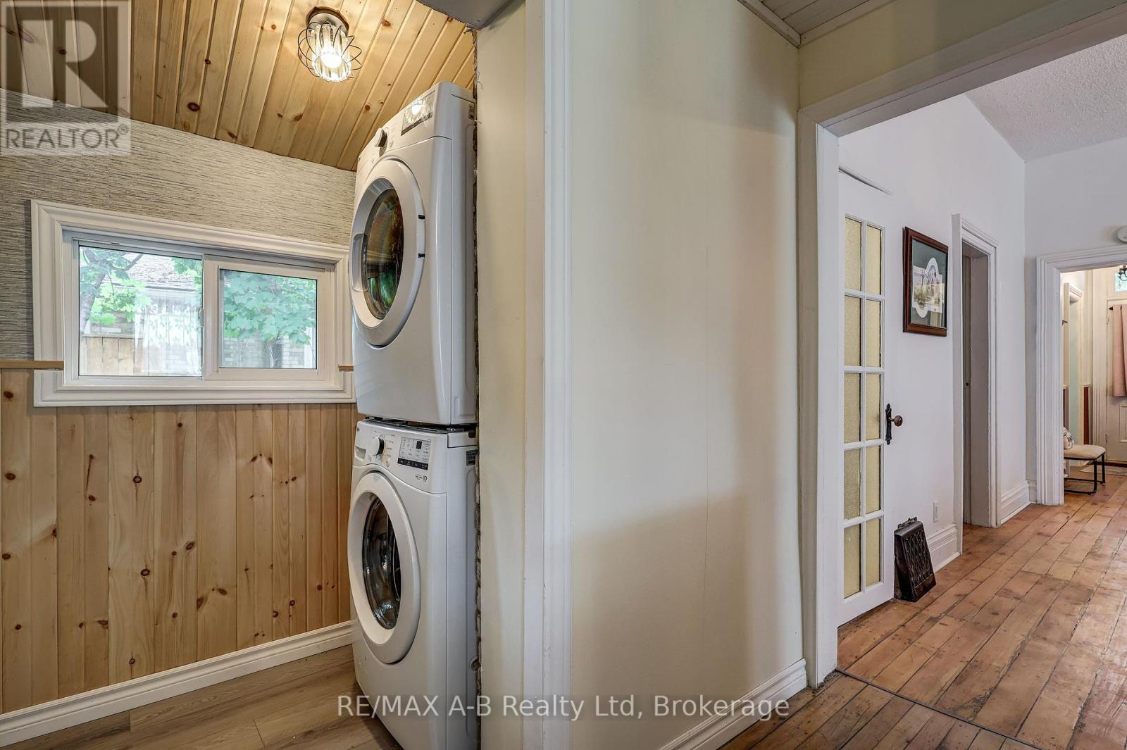 246 Wellington Street, Stratford, Ontario  N5A 2L6 - Photo 34 - X12294414