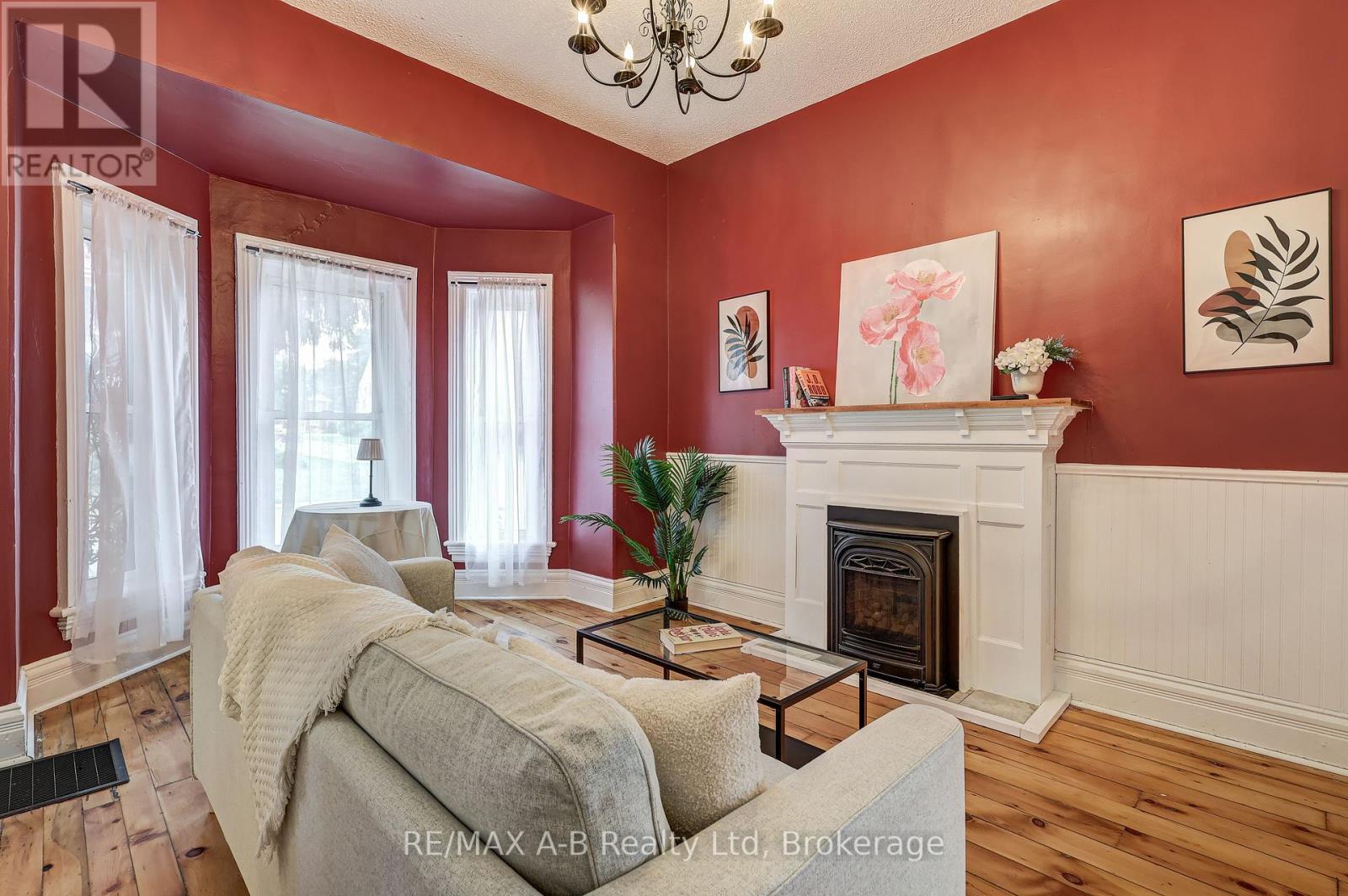246 Wellington Street, Stratford, Ontario  N5A 2L6 - Photo 18 - X12294414