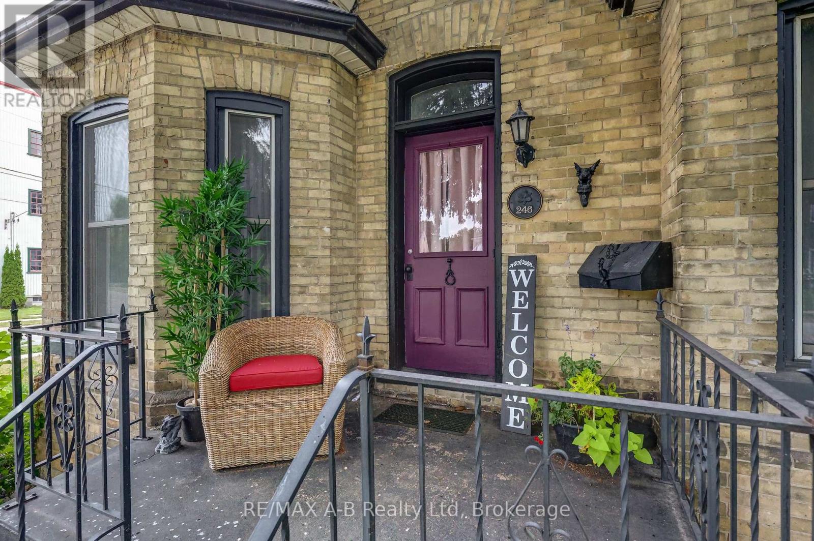 246 Wellington Street, Stratford, Ontario  N5A 2L6 - Photo 4 - X12294414
