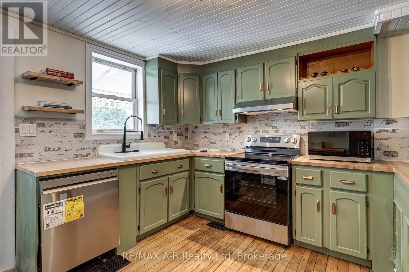 246 Wellington Street, Stratford, Ontario  N5A 2L6 - Photo 30 - X12294414