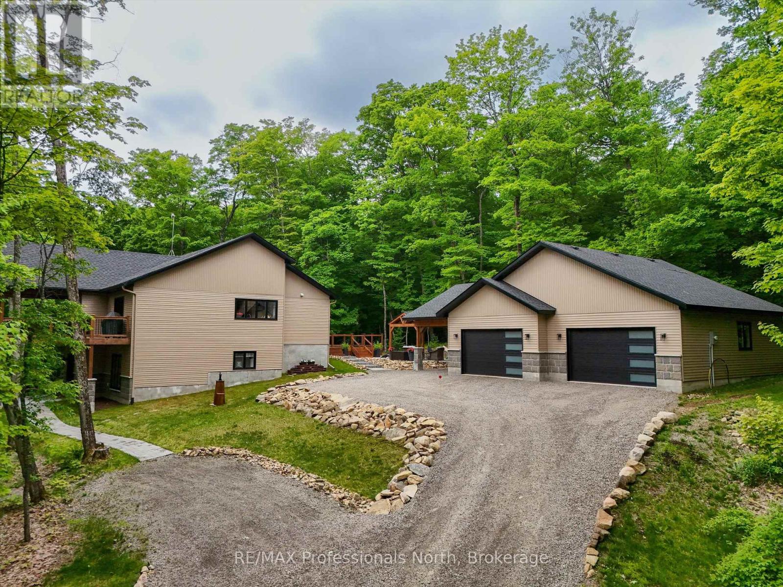 1333 Walker Lake Drive, Lake Of Bays, Ontario  P1H 2J6 - Photo 2 - X12294415
