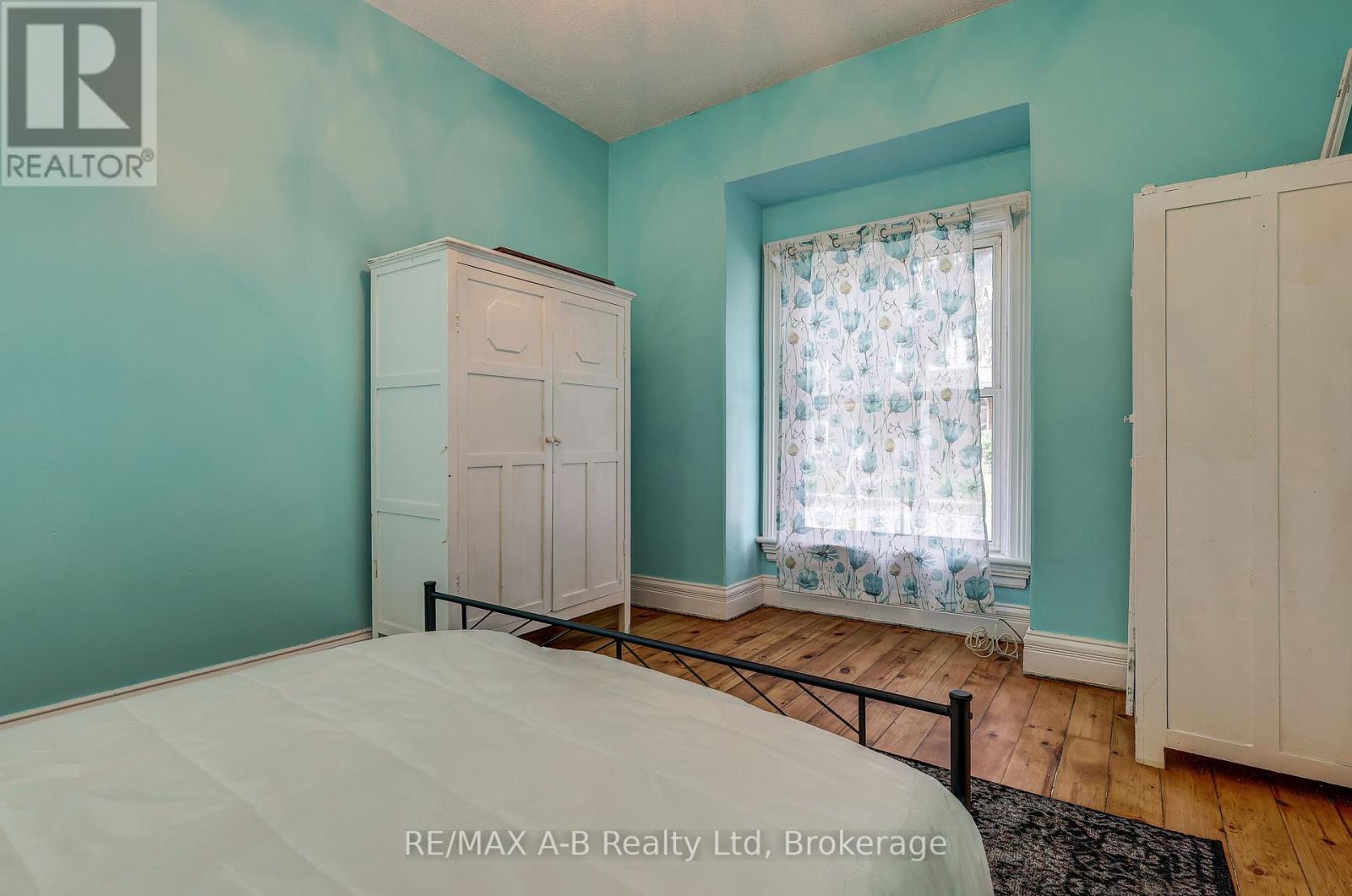246 Wellington Street, Stratford, Ontario  N5A 2L6 - Photo 40 - X12294414