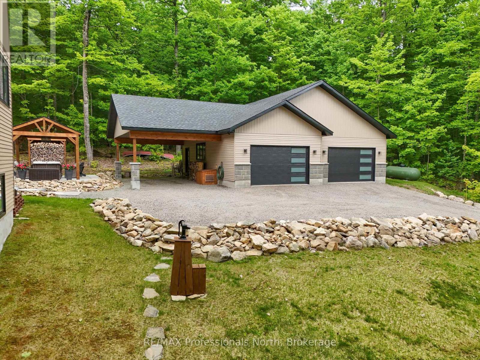 1333 Walker Lake Drive, Lake Of Bays, Ontario  P1H 2J6 - Photo 38 - X12294415