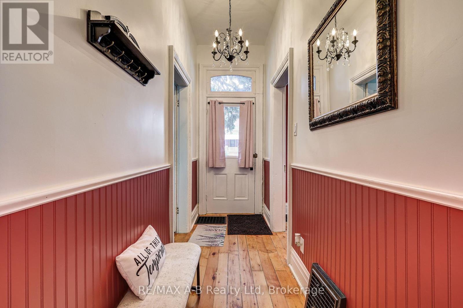 246 Wellington Street, Stratford, Ontario  N5A 2L6 - Photo 15 - X12294414