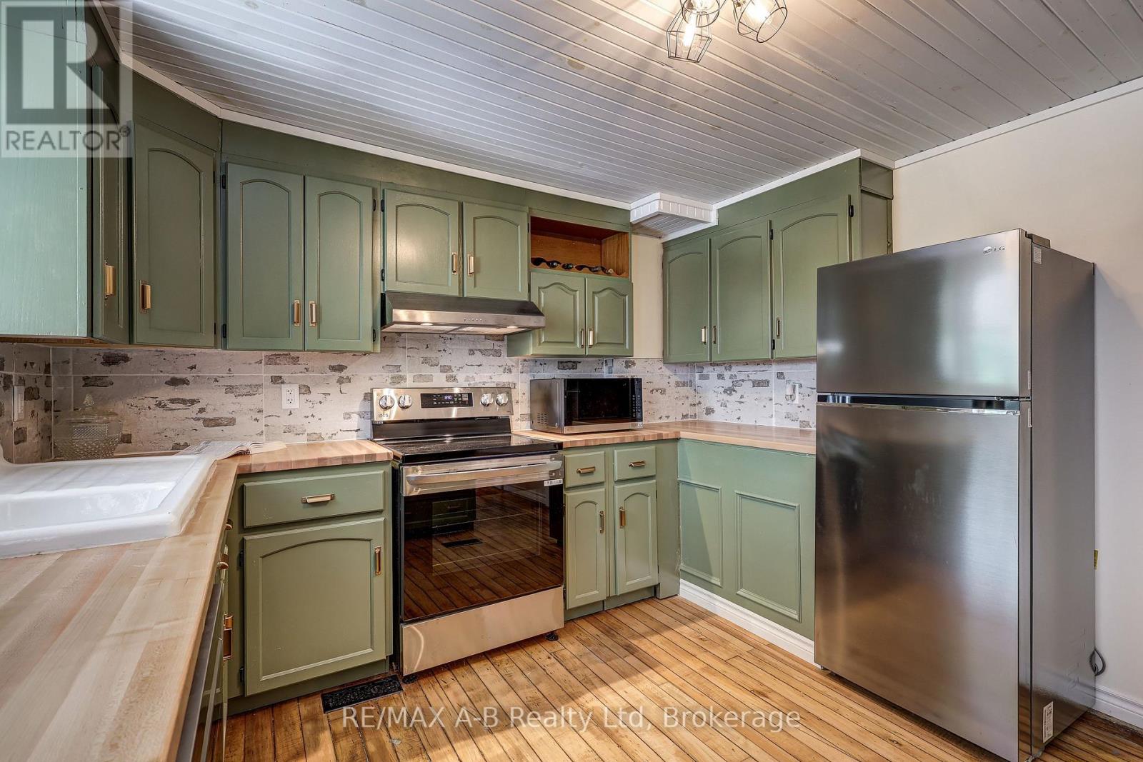 246 Wellington Street, Stratford, Ontario  N5A 2L6 - Photo 32 - X12294414