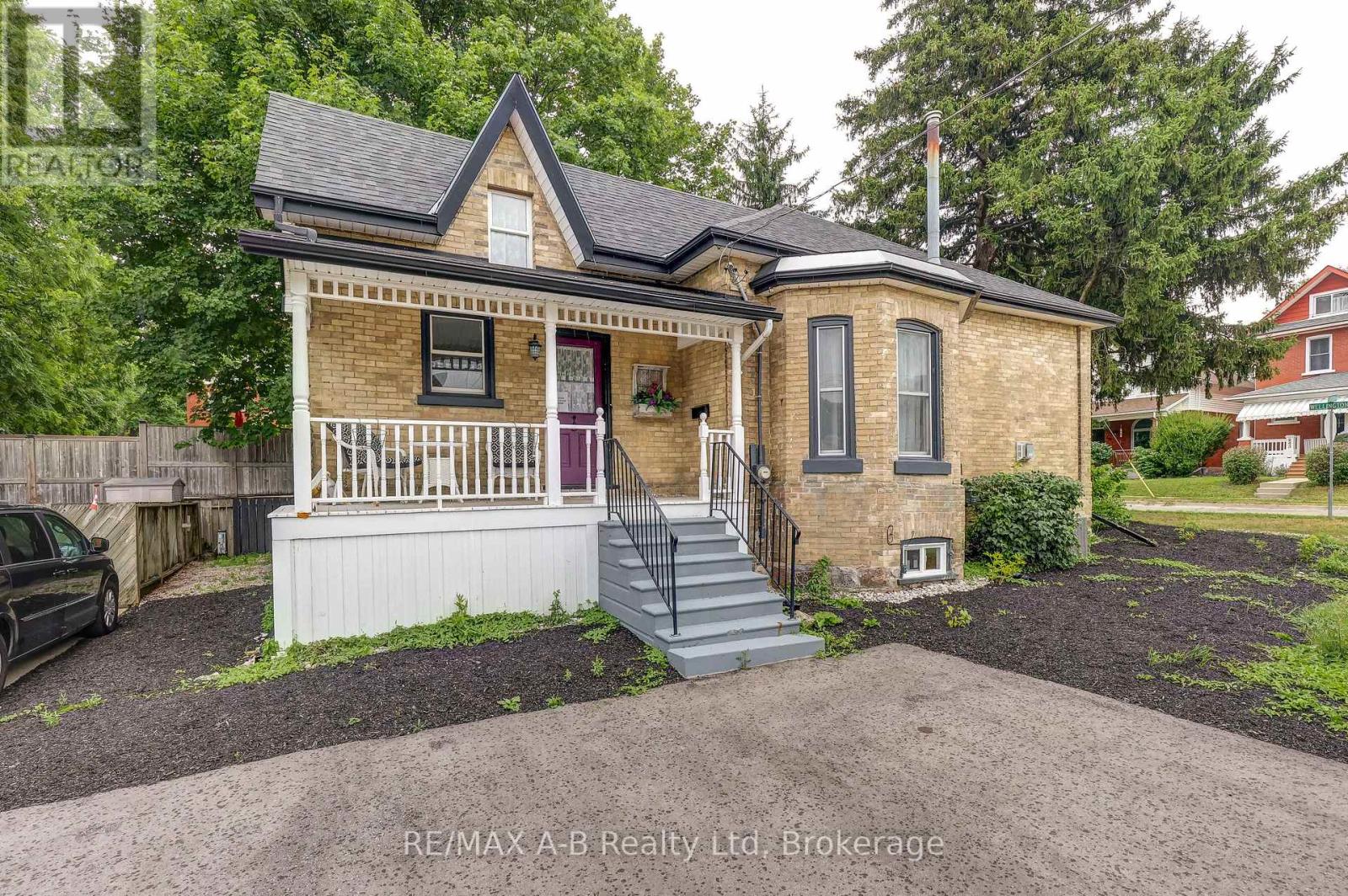 246 Wellington Street, Stratford, Ontario  N5A 2L6 - Photo 6 - X12294414