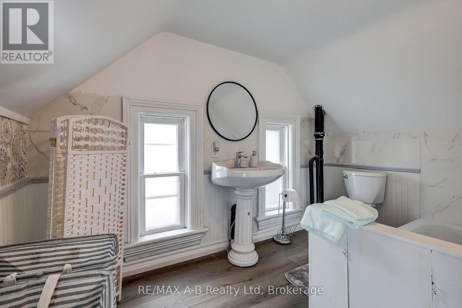 246 Wellington Street, Stratford, Ontario  N5A 2L6 - Photo 46 - X12294414