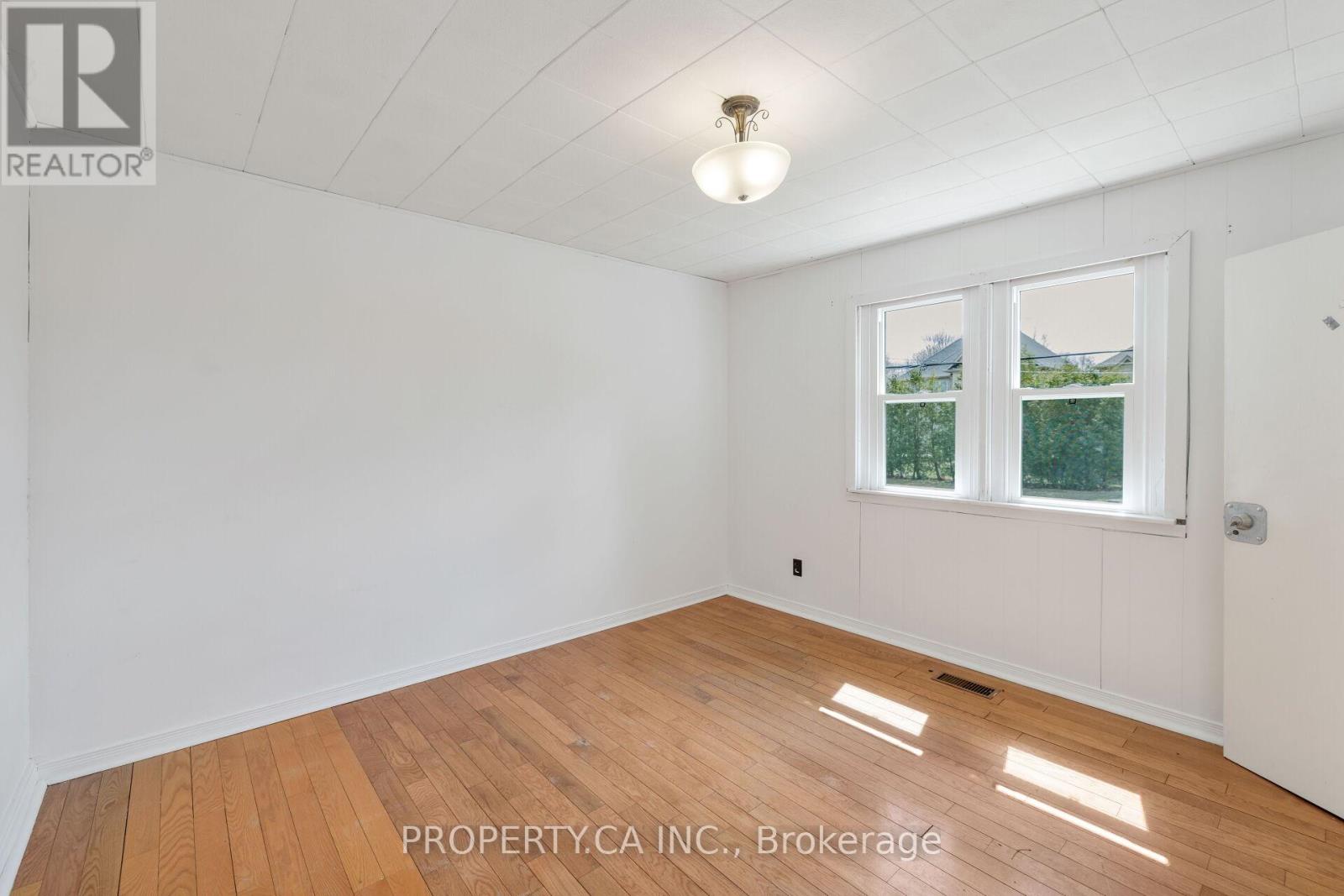 36 Sylvan Crescent, Richmond Hill, Ontario  L4E 3A1 - Photo 8 - N12294193