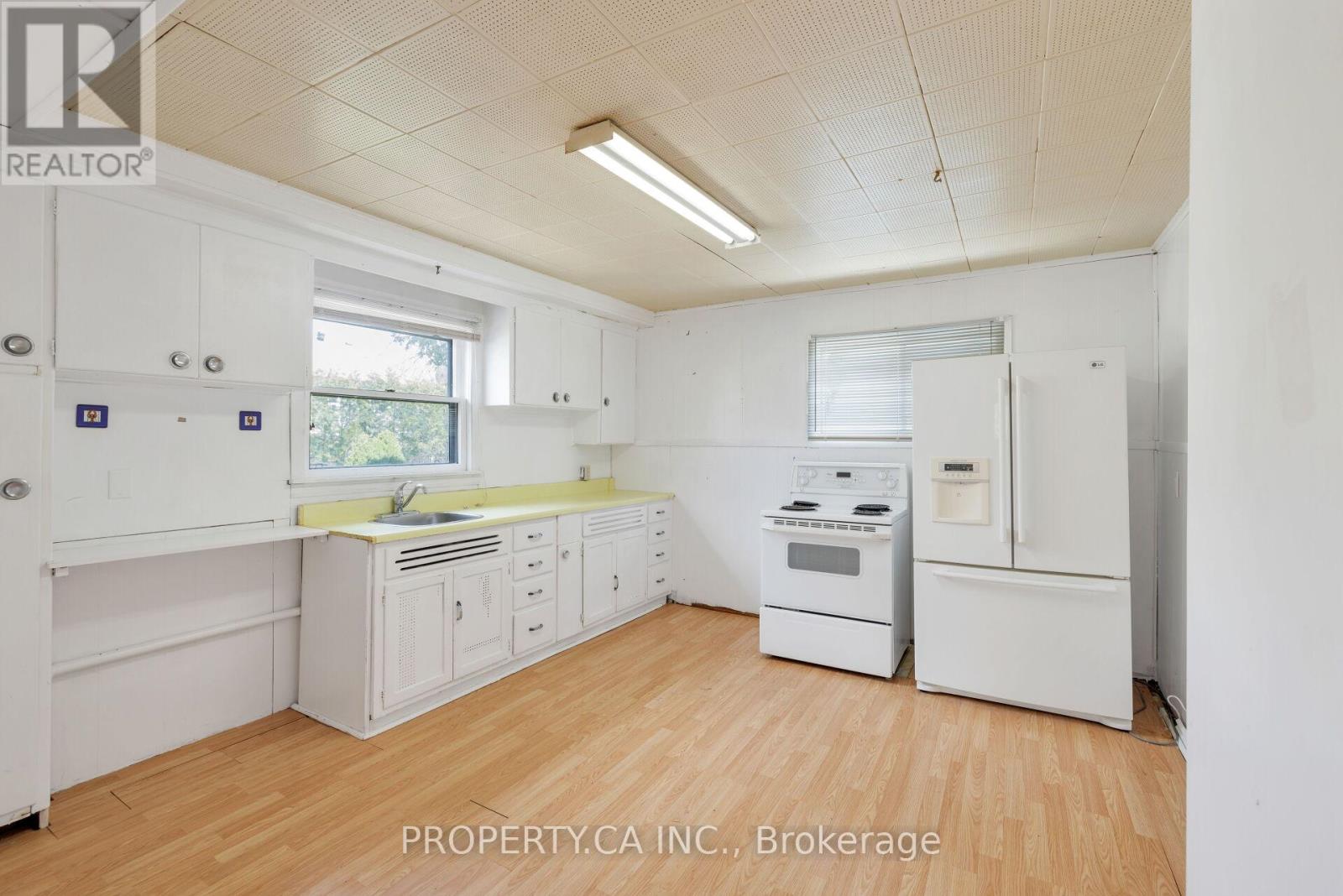 36 Sylvan Crescent, Richmond Hill, Ontario  L4E 3A1 - Photo 9 - N12294193