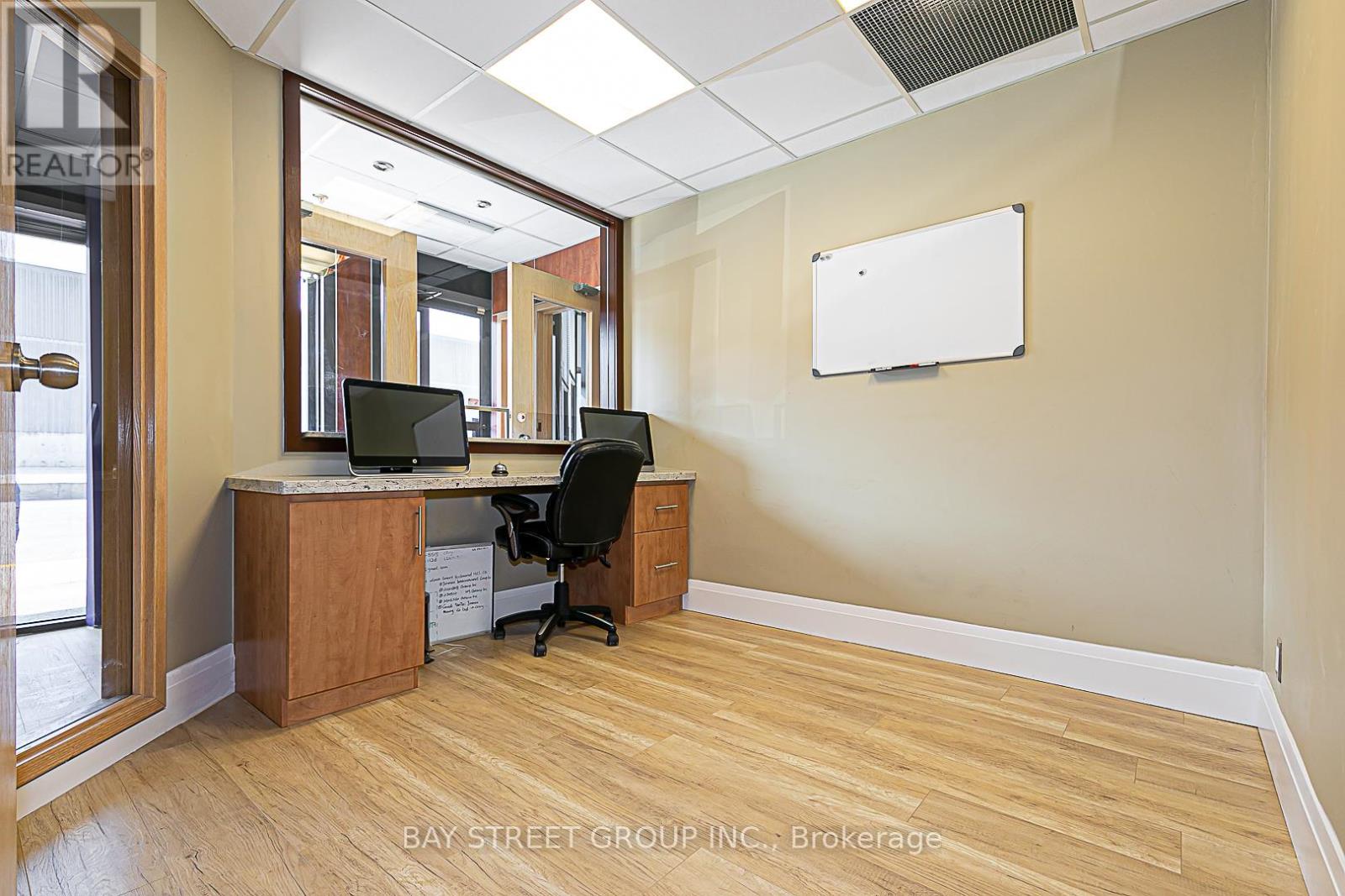 11 & 12 - 60 West Wilmot Street, Richmond Hill, Ontario  L4B 1H8 - Photo 6 - N12294242