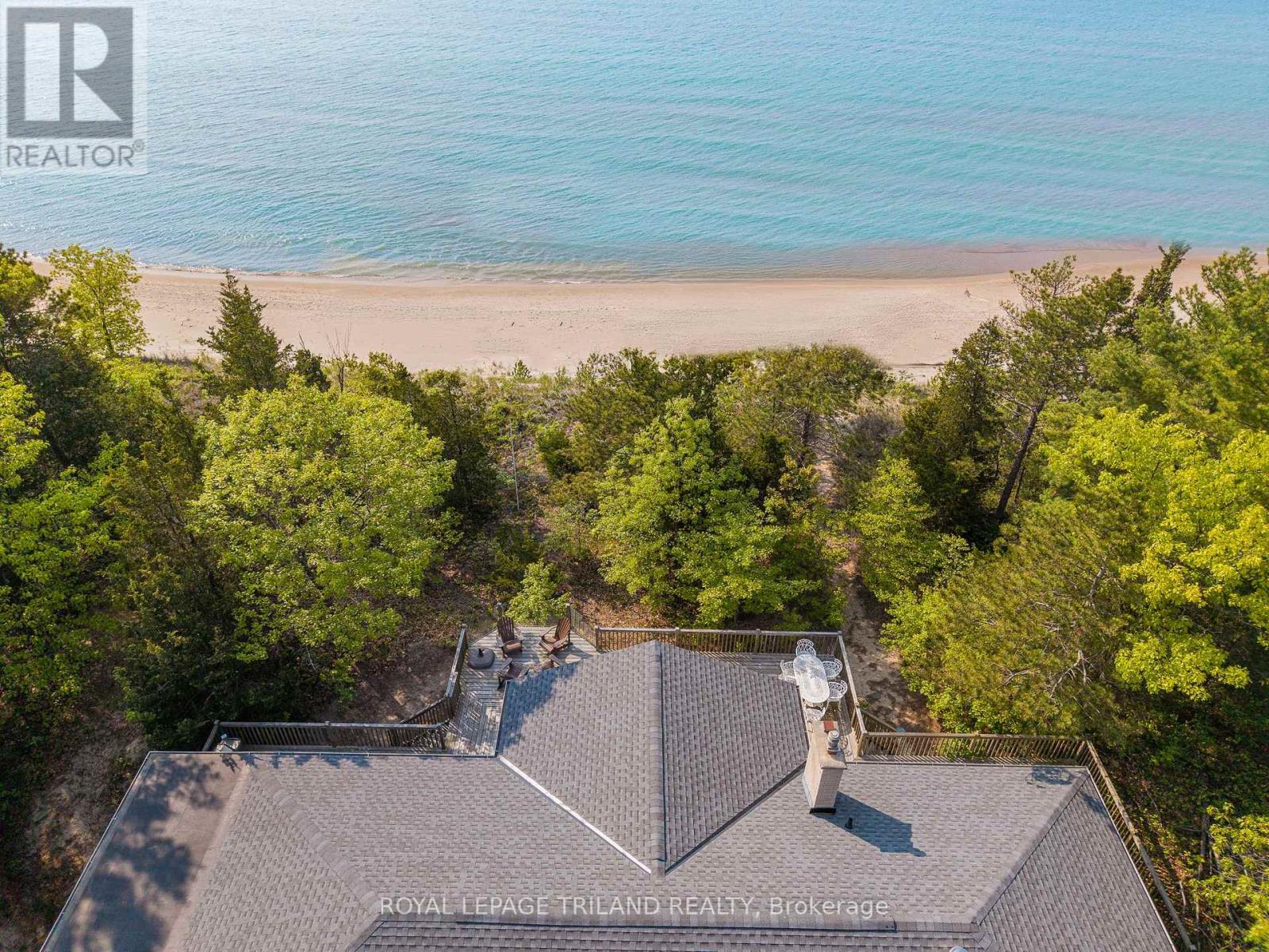 9856 Huron Place, Lambton Shores, Ontario  N0M 1T0 - Photo 5 - X12265405