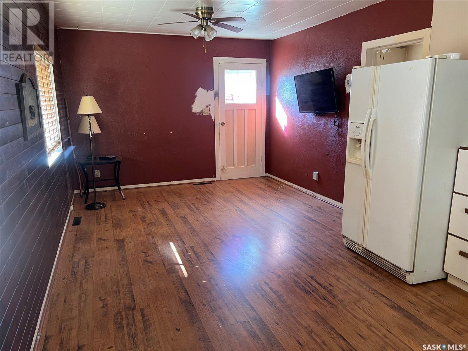 60 2nd Street N, Weekes, Saskatchewan  S0E 1V0 - Photo 46 - SK004002