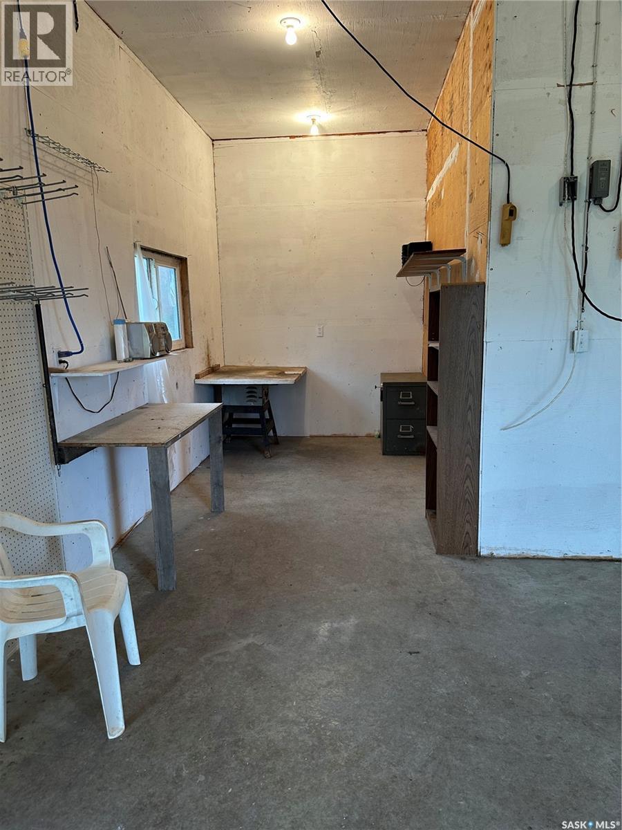 60 2nd Street N, Weekes, Saskatchewan  S0E 1V0 - Photo 15 - SK004002