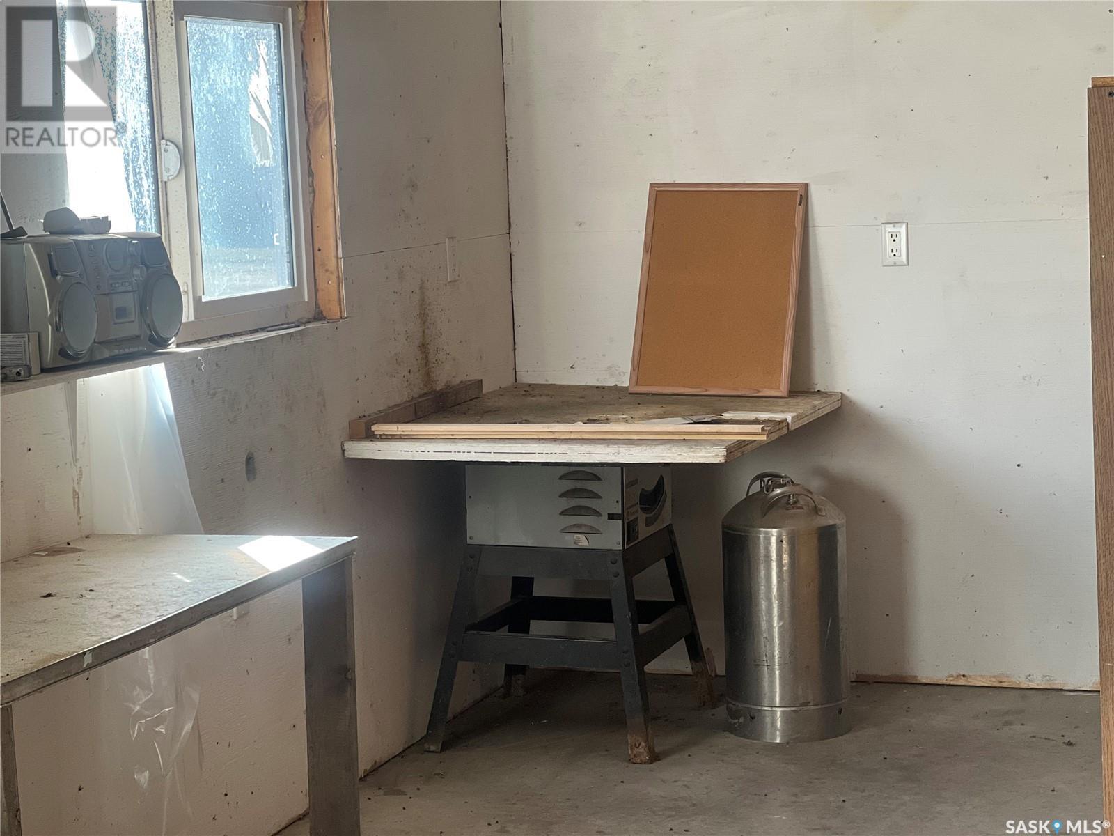 60 2nd Street N, Weekes, Saskatchewan  S0E 1V0 - Photo 41 - SK004002