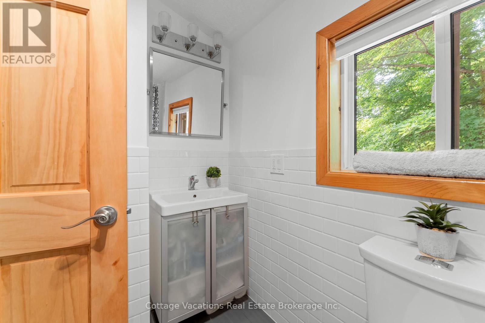 1292 Port Cunnington Road, Lake Of Bays (Franklin), Ontario  P0A 1H0 - Photo 26 - X12293745