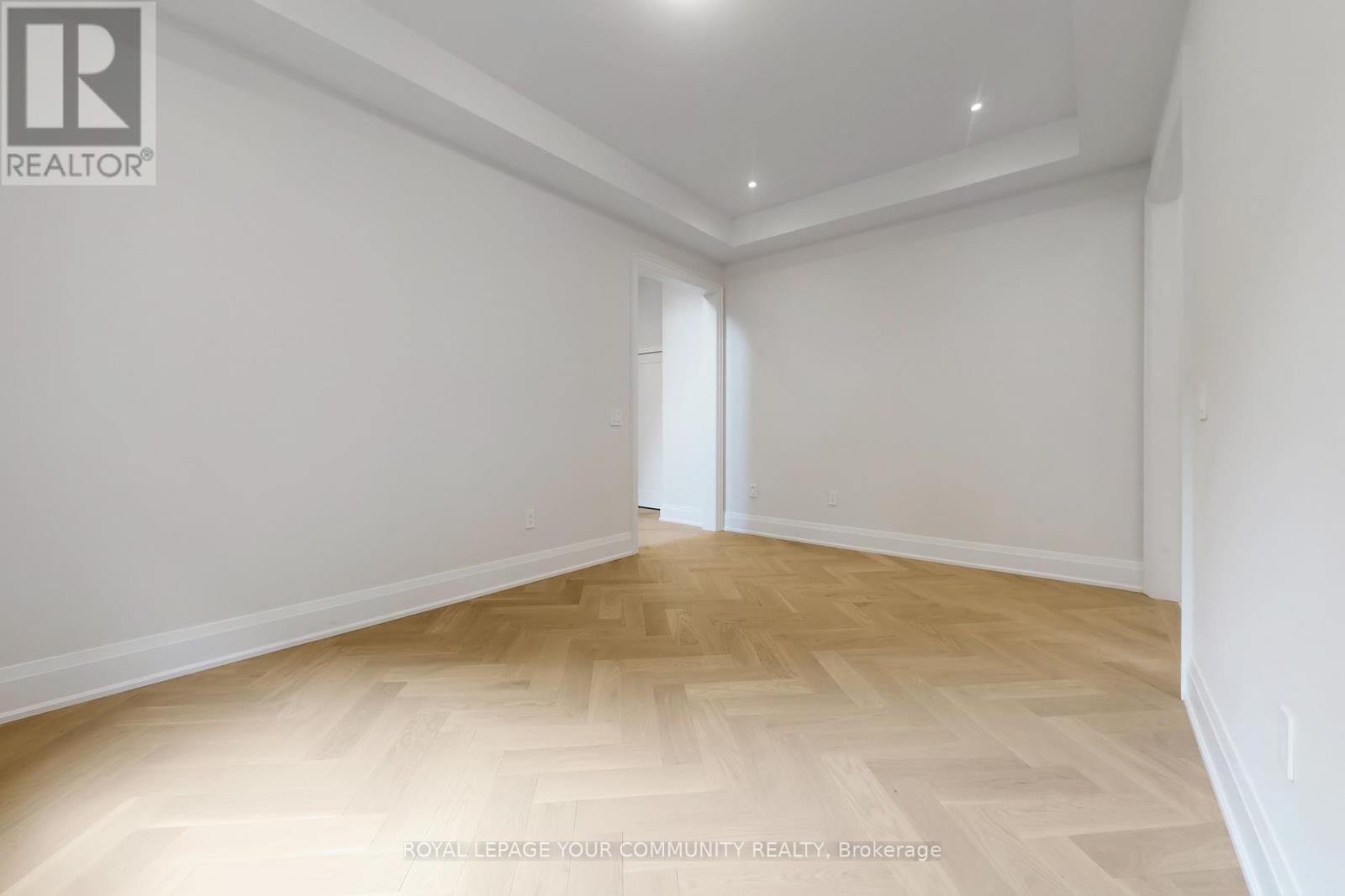 61 Milky Way Drive, Richmond Hill (Observatory), Ontario  L4C 4M9 - Photo 3 - N12294269