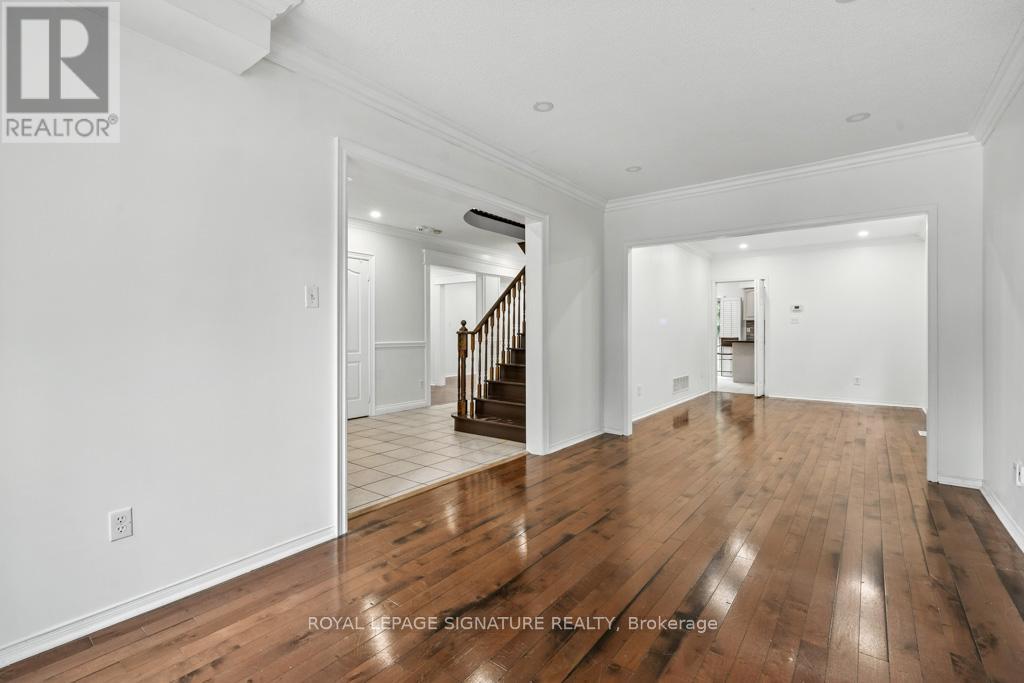 584 Doubletree Lane, Newmarket, Ontario  L3X 2K6 - Photo 4 - N12294328