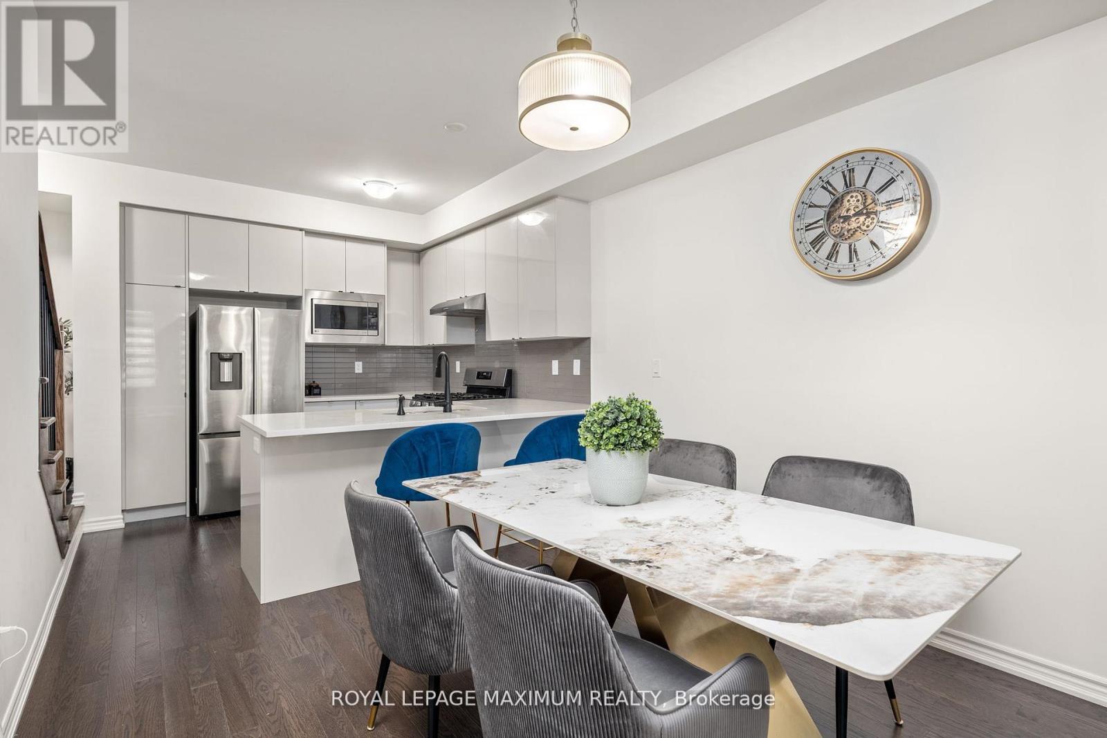 40 Rotary Way, Bradford West Gwillimbury, Ontario  L3Z 4P3 - Photo 10 - N12294353